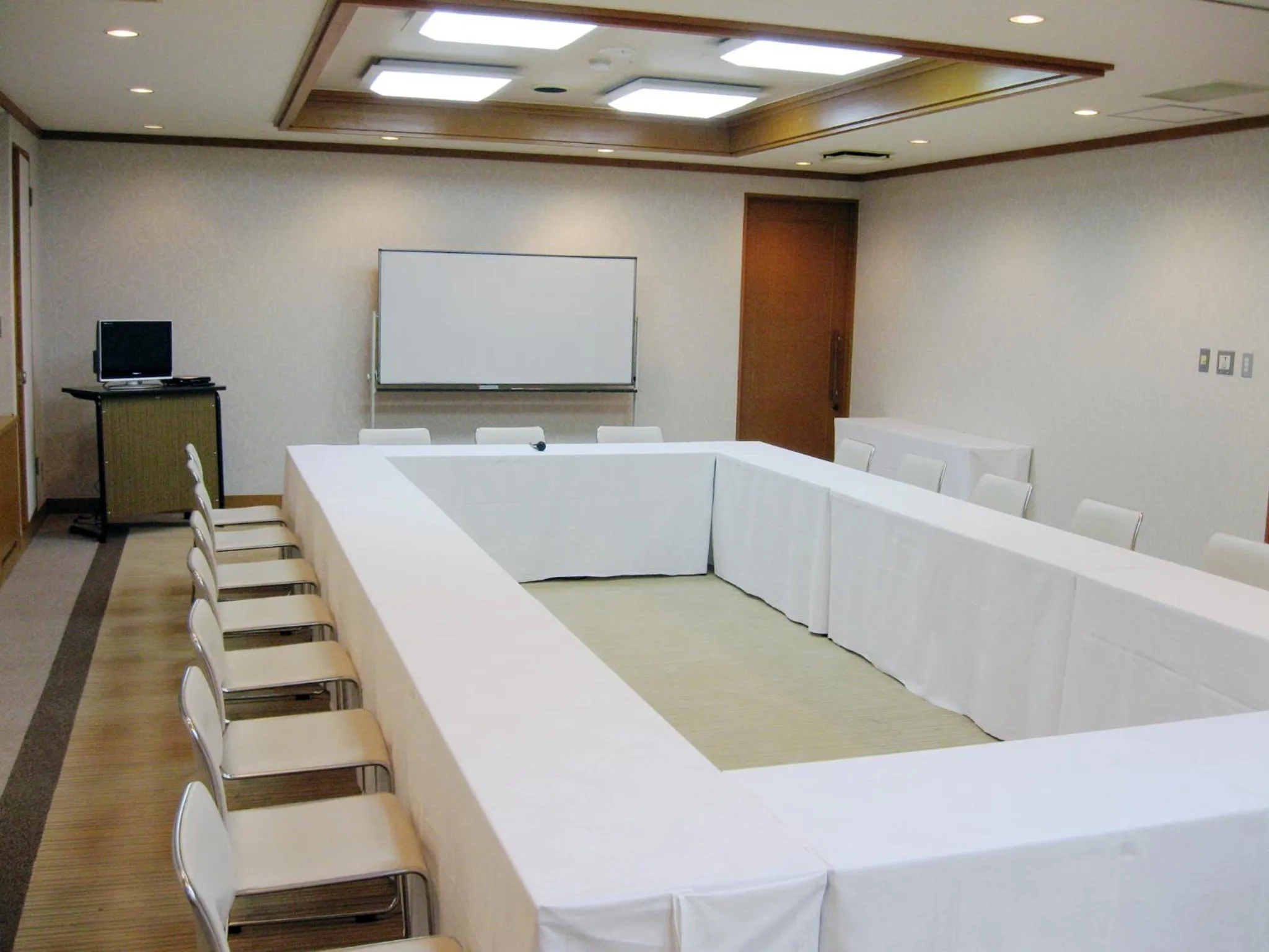 Meeting/conference room in Hotel Pearl City Tendo