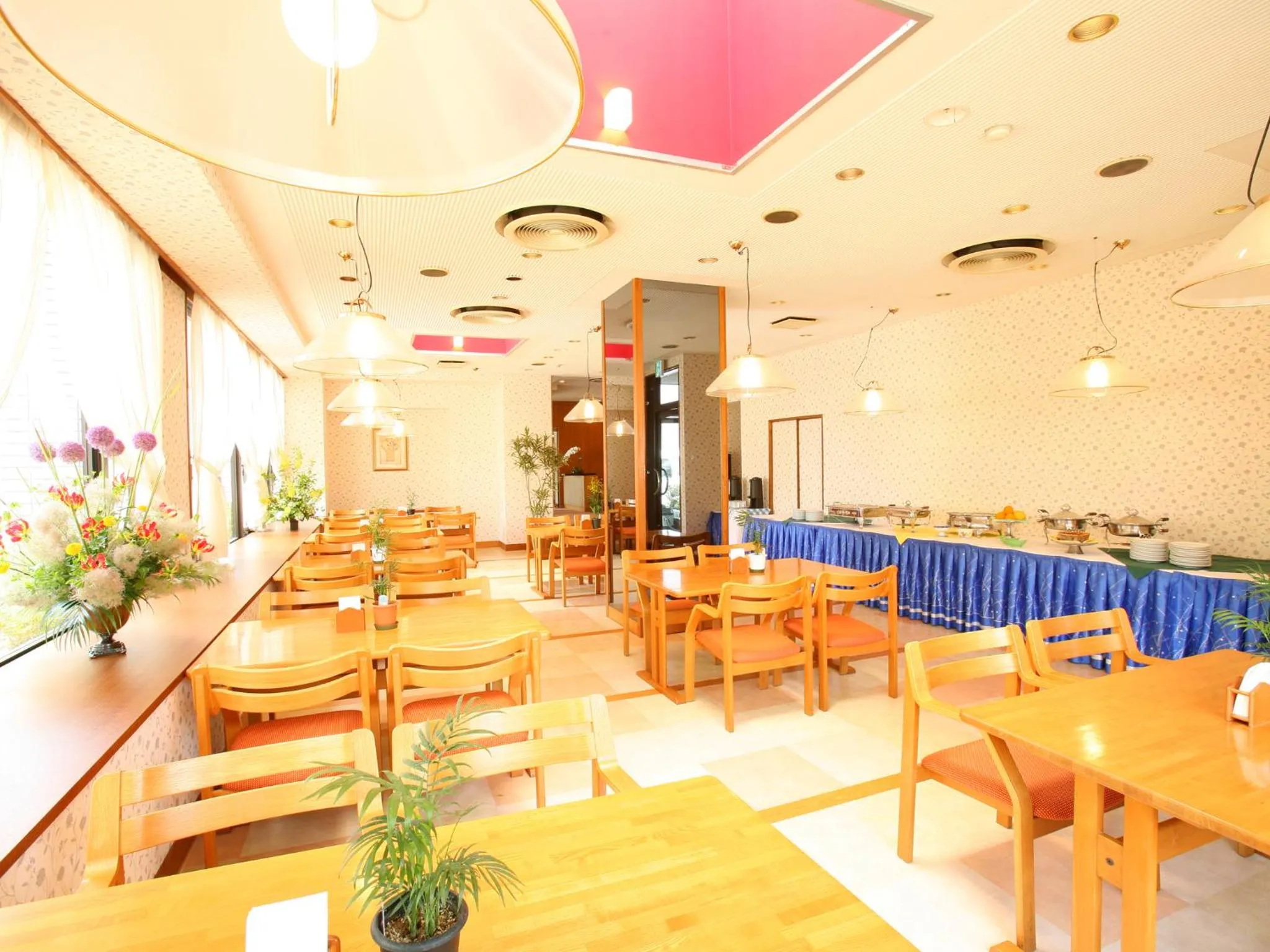 Restaurant/places to eat in Hotel Pearl City Tendo