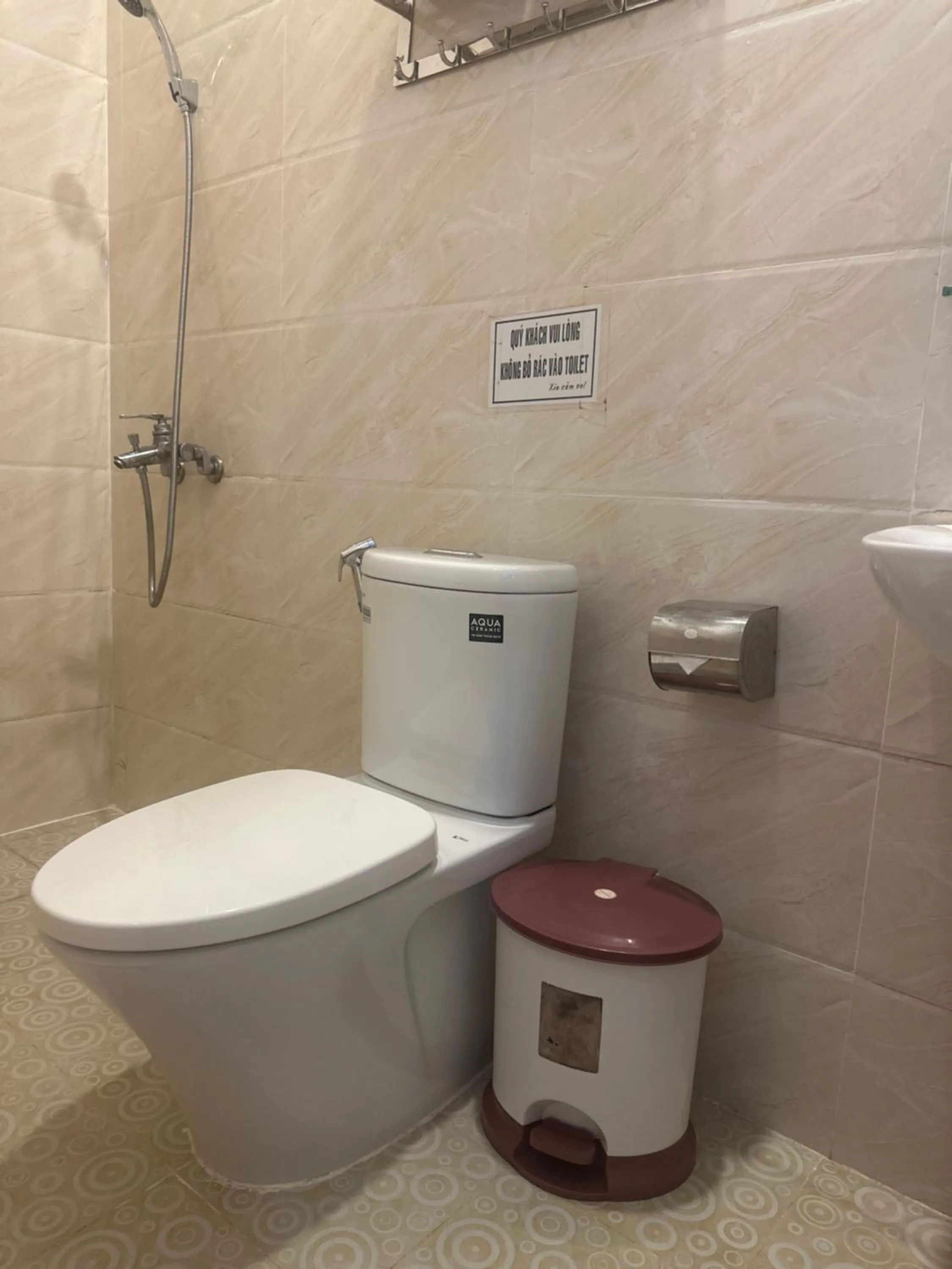 Toilet in Moc Tra Hotel