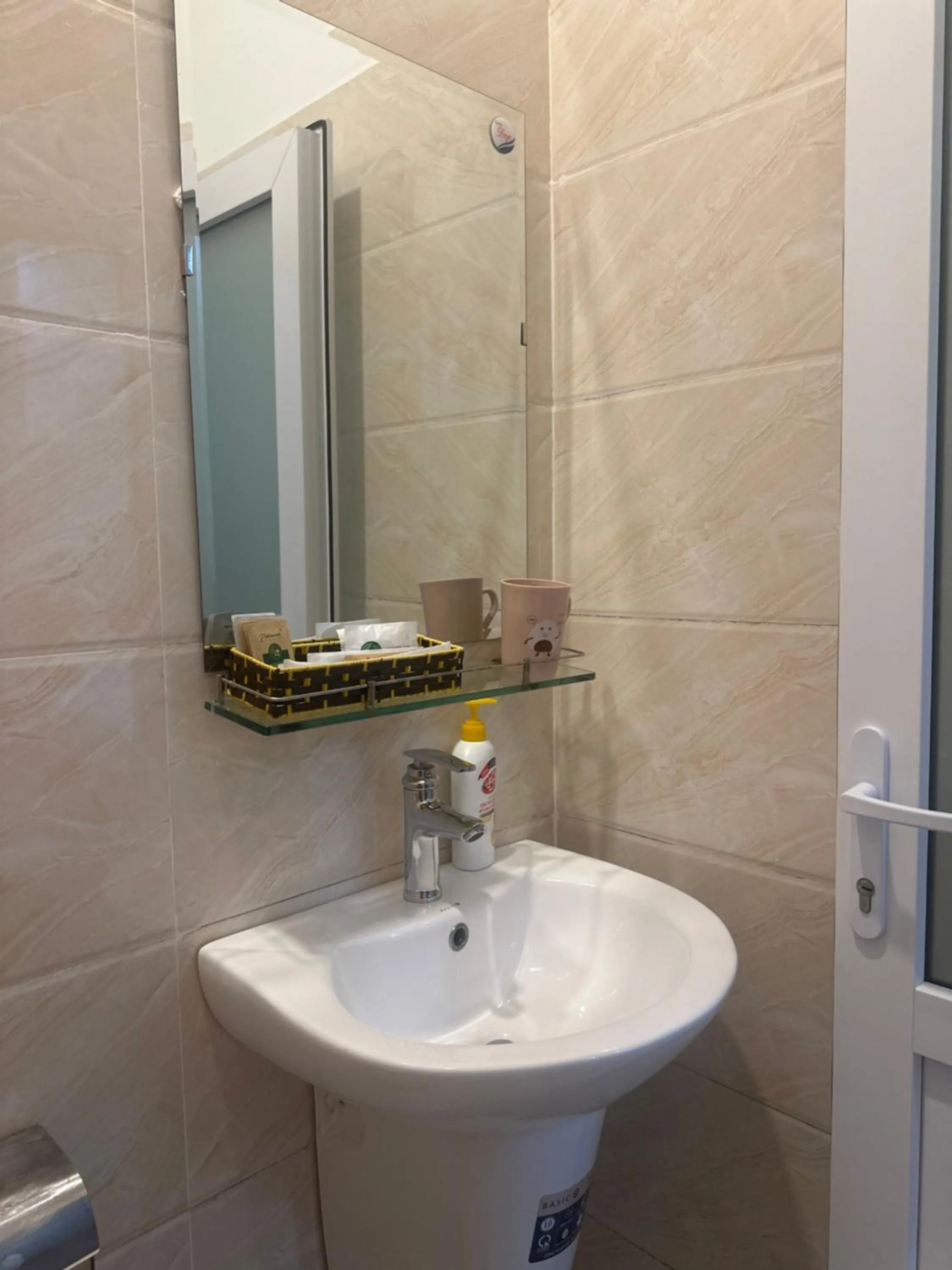 Shower in Moc Tra Hotel