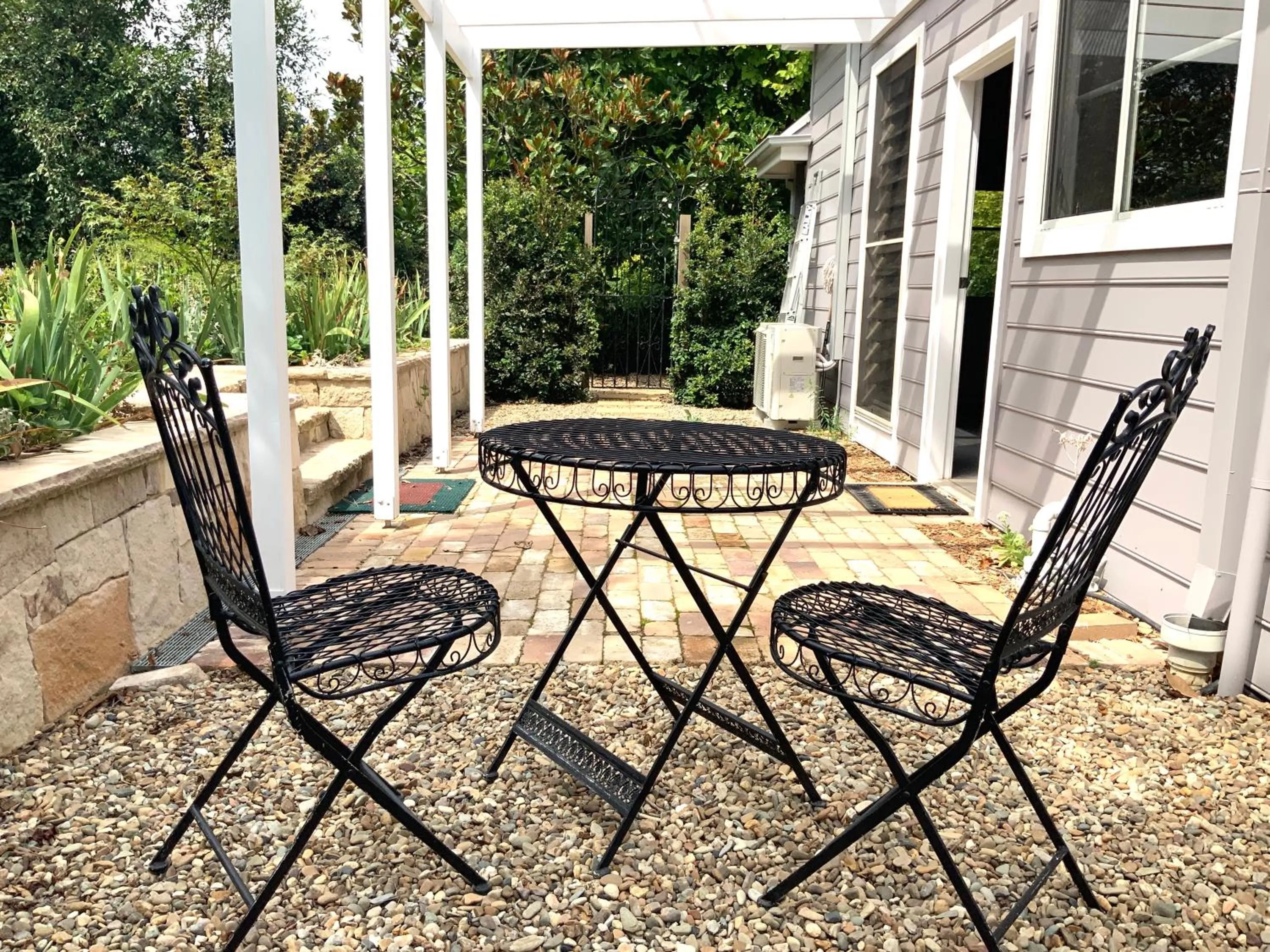 Seating area in Chanticleer Gardens Barn cottage with a Pool