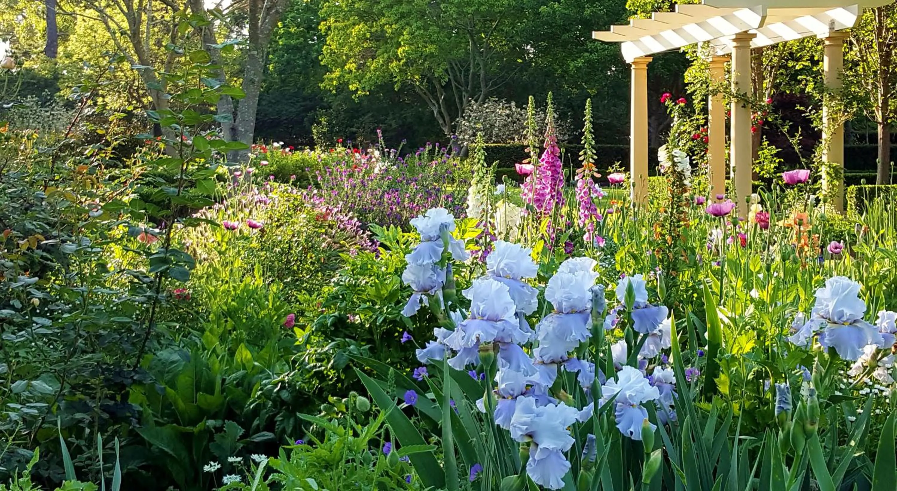 Spring in Chanticleer Gardens Barn cottage with a Pool