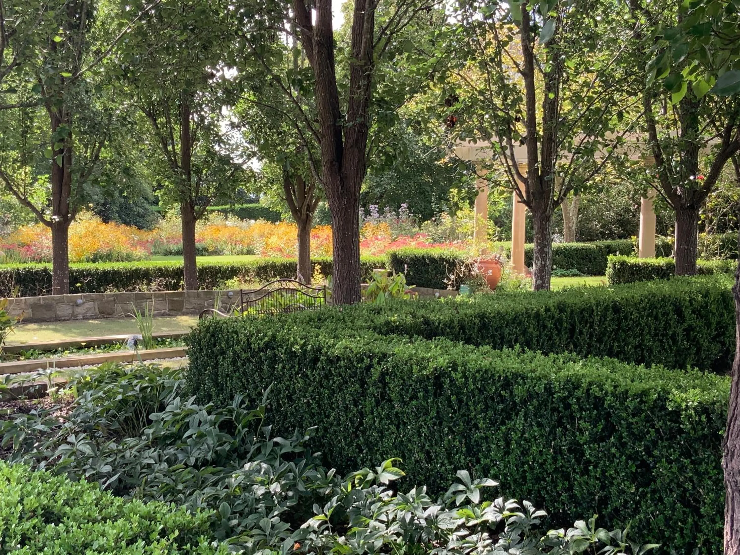 Chanticleer Gardens Barn cottage with a Pool