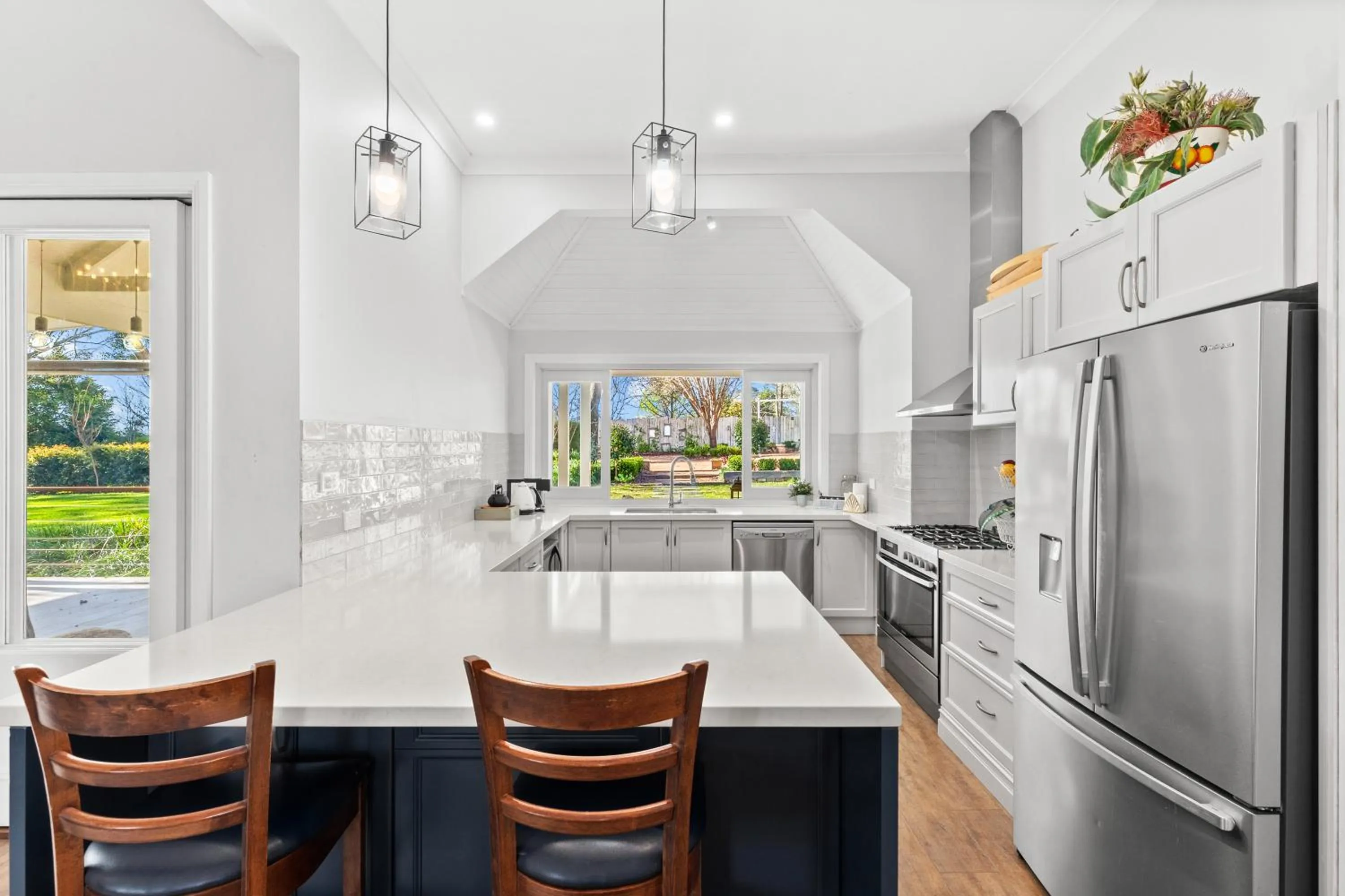Kitchen or kitchenette in Chanticleer Gardens Barn cottage with a Pool