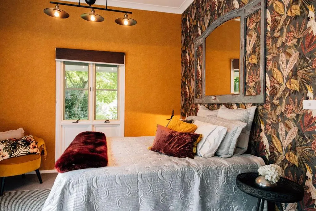 Bed in Chanticleer Gardens Barn cottage with a Pool