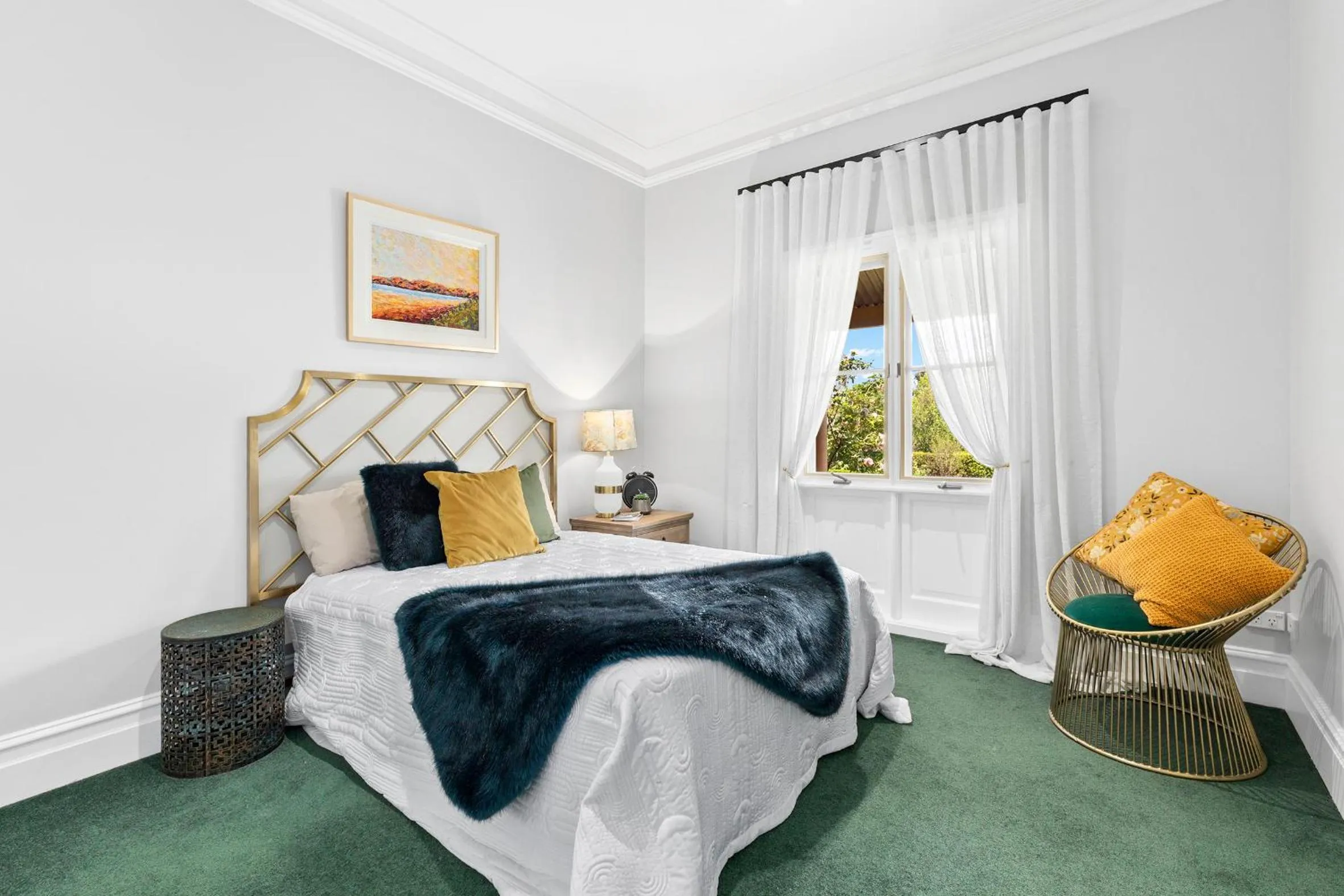 Property building, Bed in Chanticleer Gardens Barn cottage with a Pool