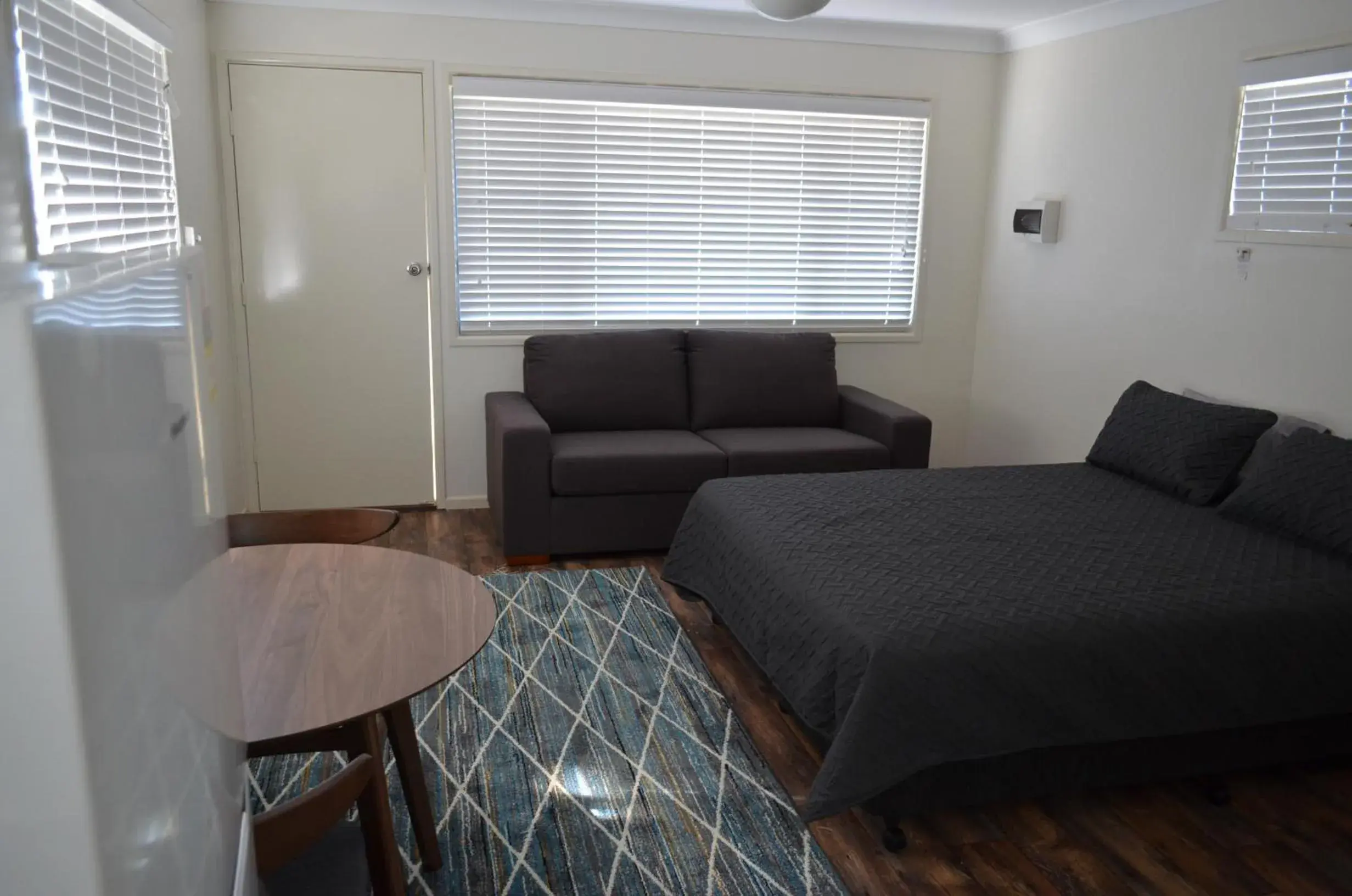 Deluxe Queen Studio in Wondai Accommodation Units And Villas Deluxe Queen Studio in Wondai Accommodation Units And Villas