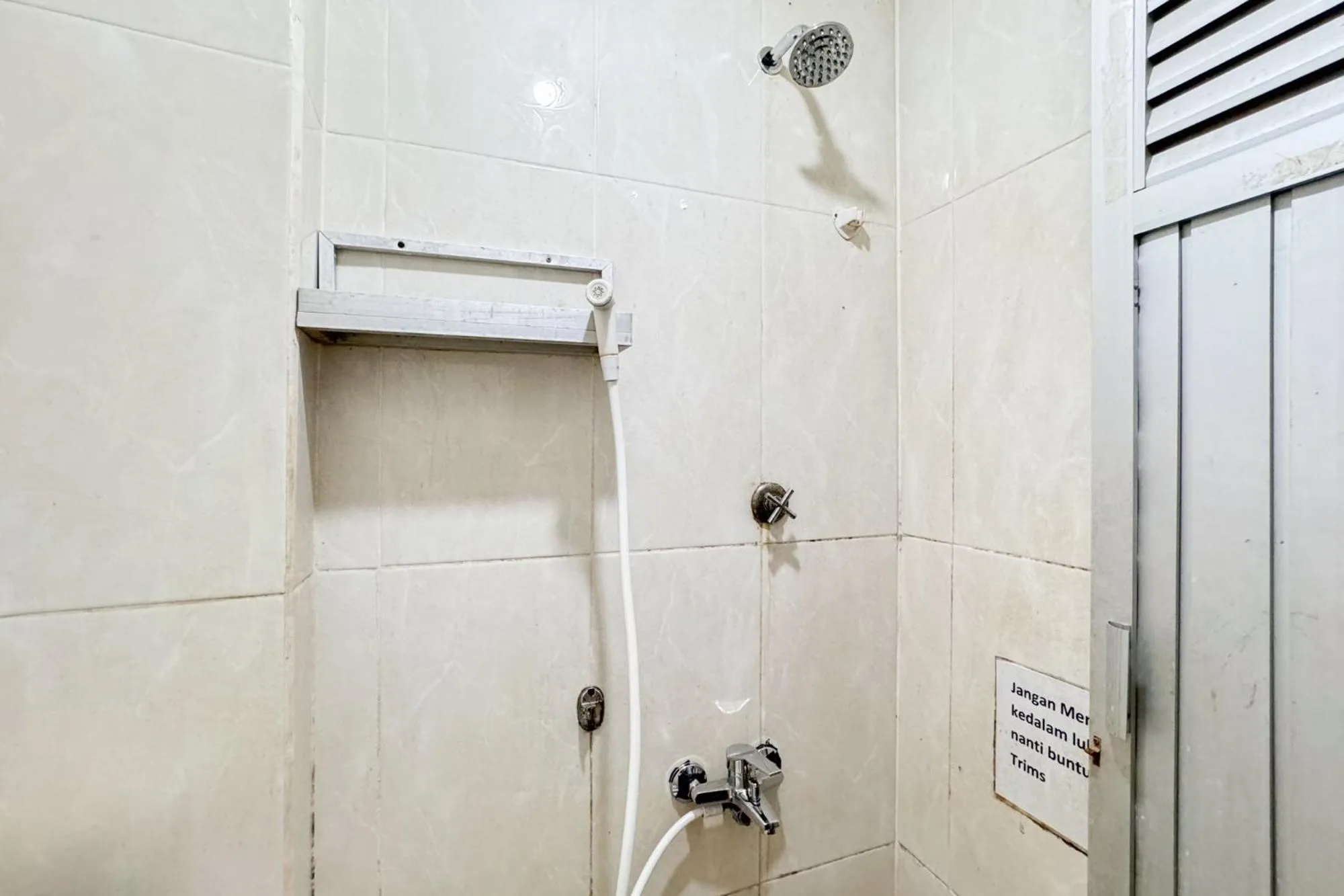 Bathroom in Wisma Hiro Pertiwi