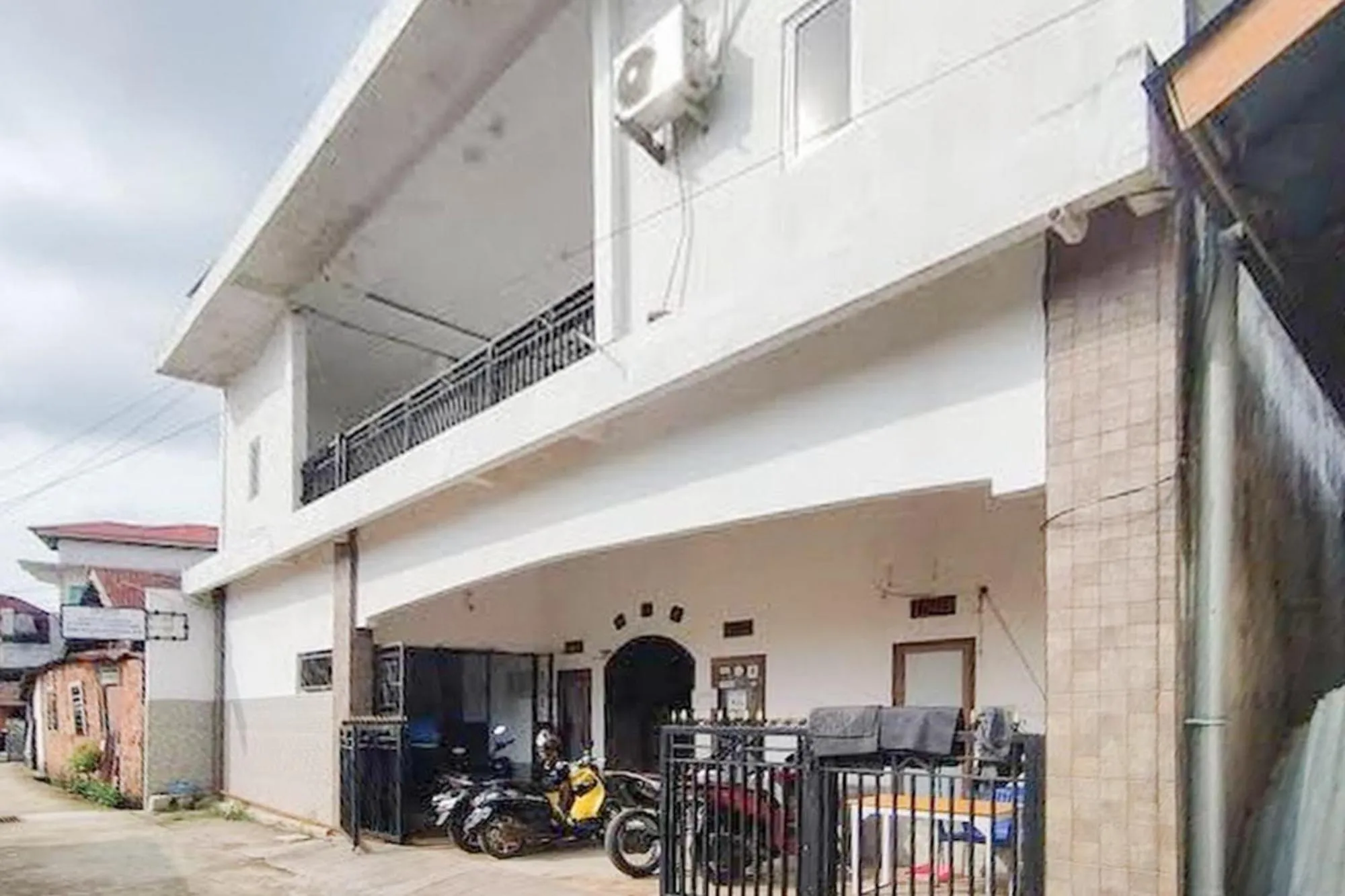 Facade/entrance in Wisma Hiro Pertiwi