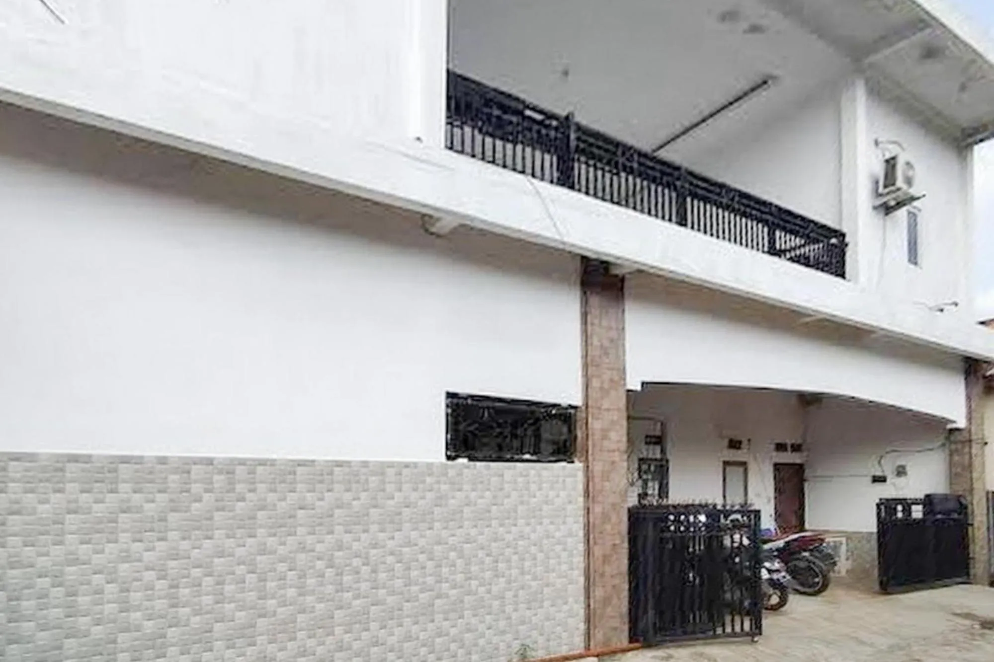 Facade/entrance in Wisma Hiro Pertiwi