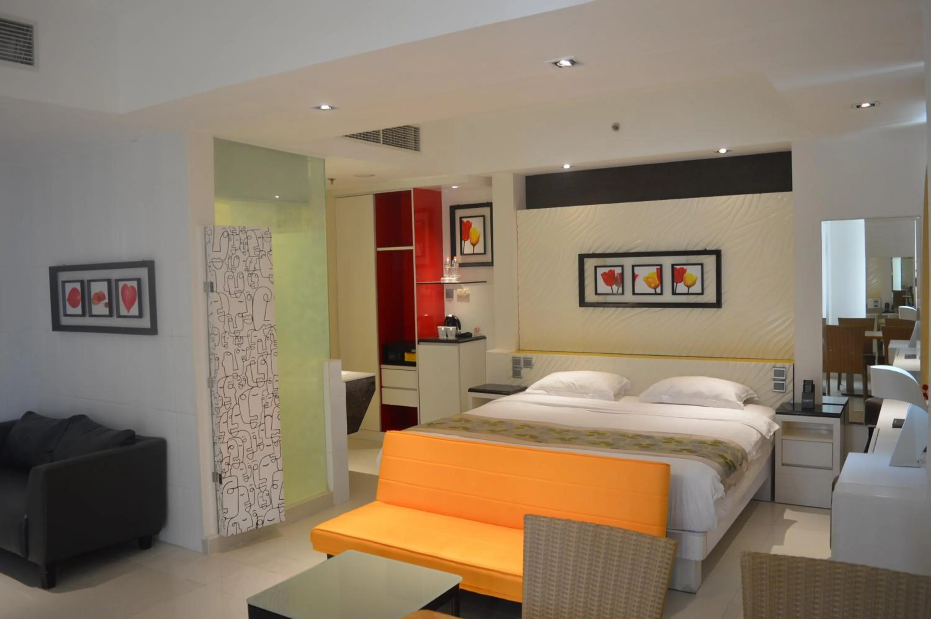 Photo of the whole room in Karebosi Premier Makassar