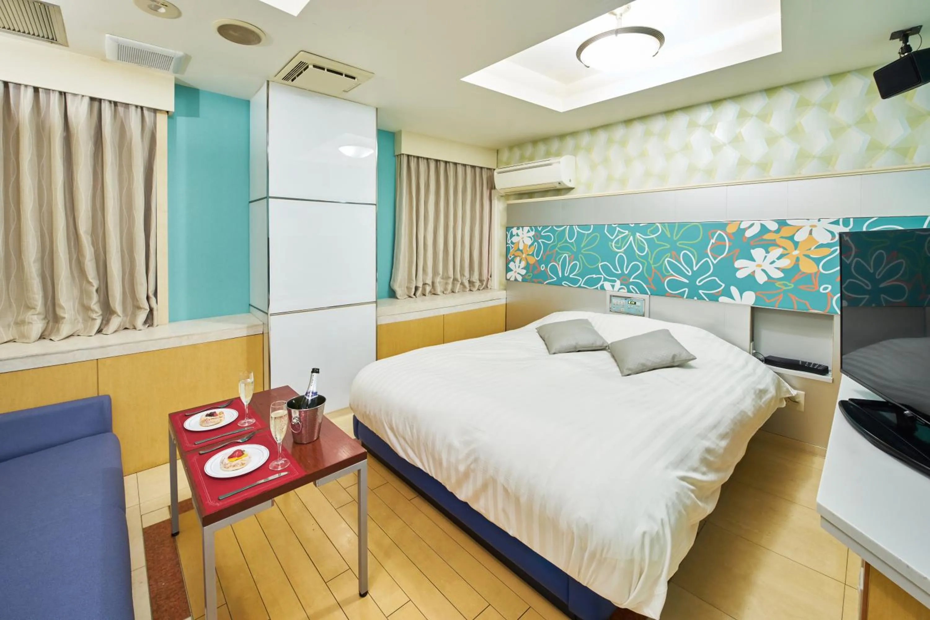 Photo of the whole room, Bed in Hotel AQUA Blue Yokosuka (Adult Only)