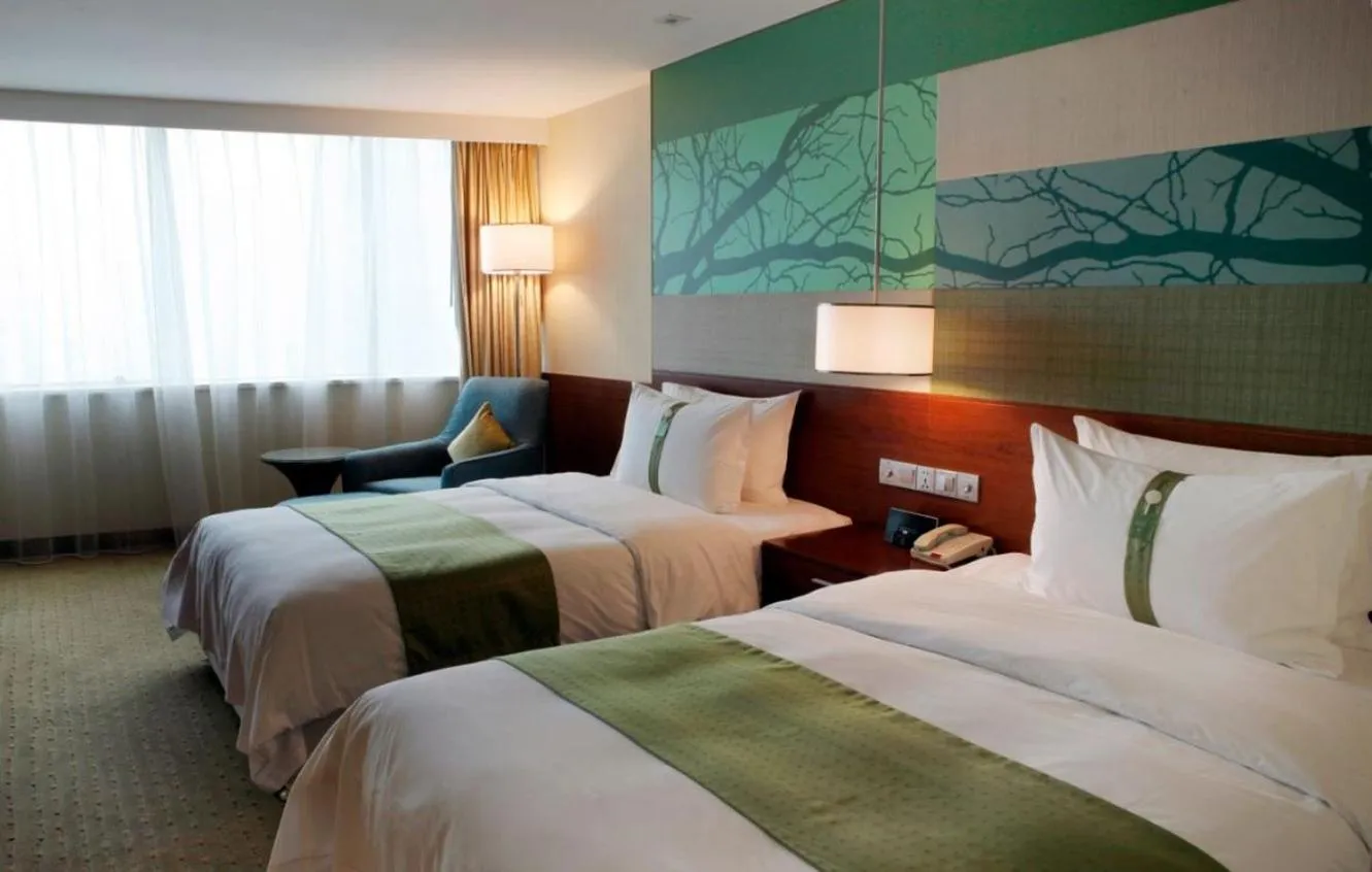 Photo of the whole room, Bed in Holiday Inn Shenzhen Donghua by IHG