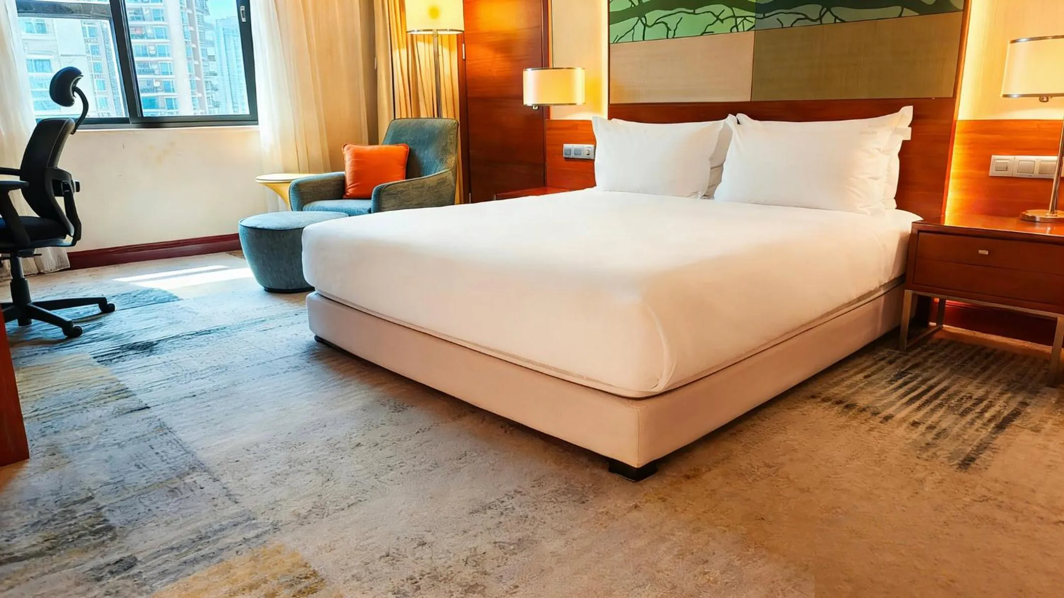 Photo of the whole room, Bed in Holiday Inn Shenzhen Donghua by IHG