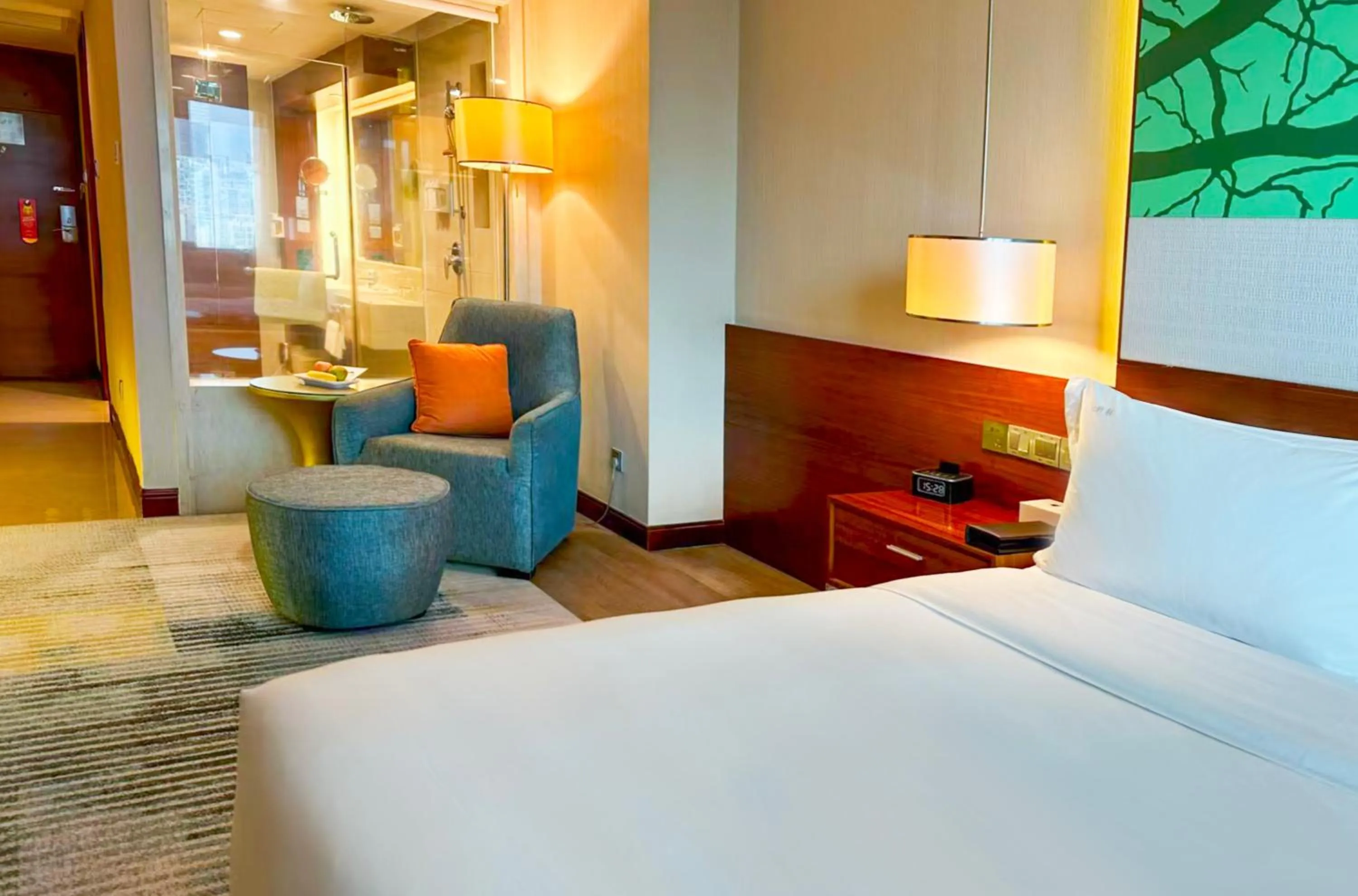 Bed in Holiday Inn Shenzhen Donghua by IHG