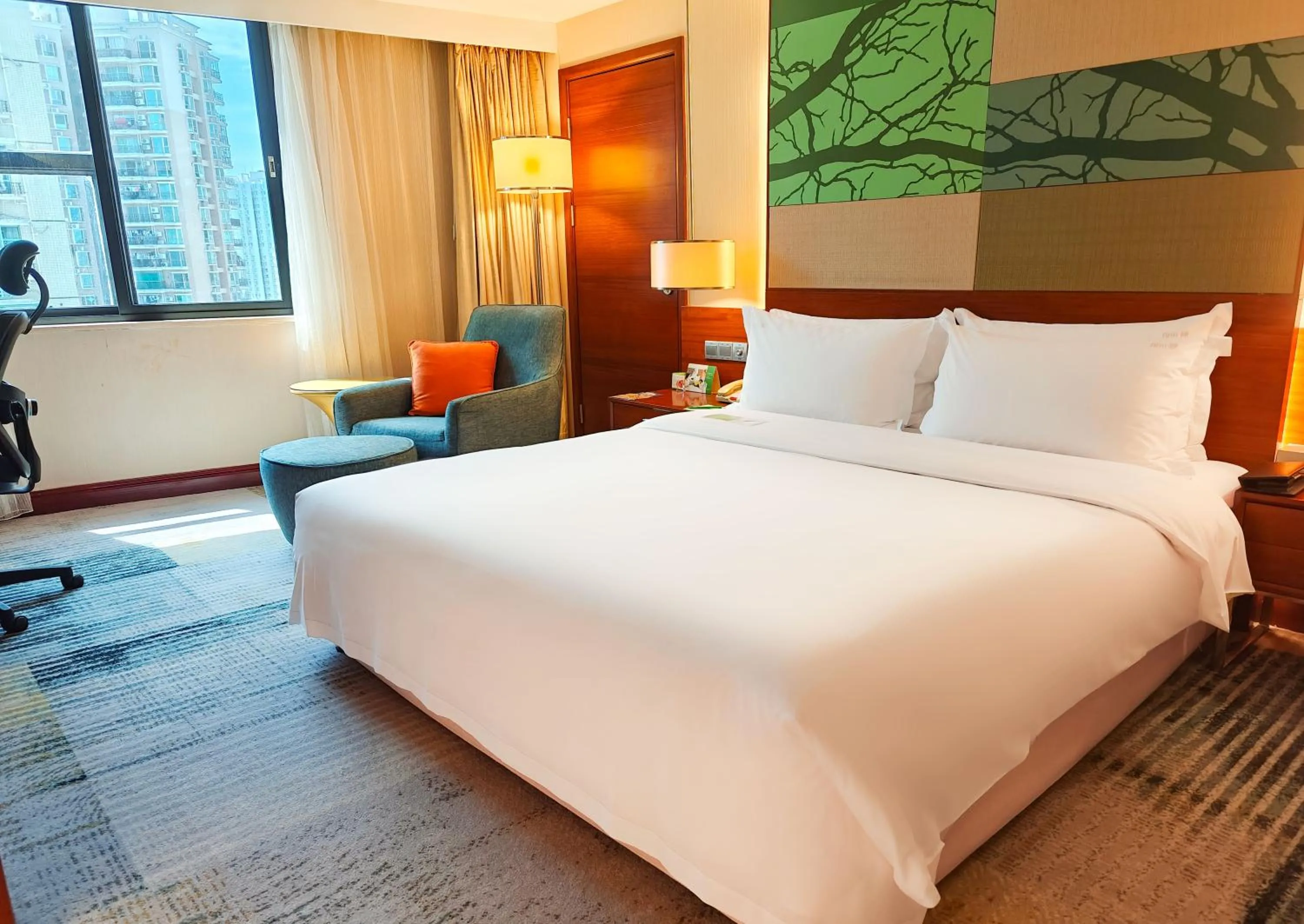Bed in Holiday Inn Shenzhen Donghua by IHG