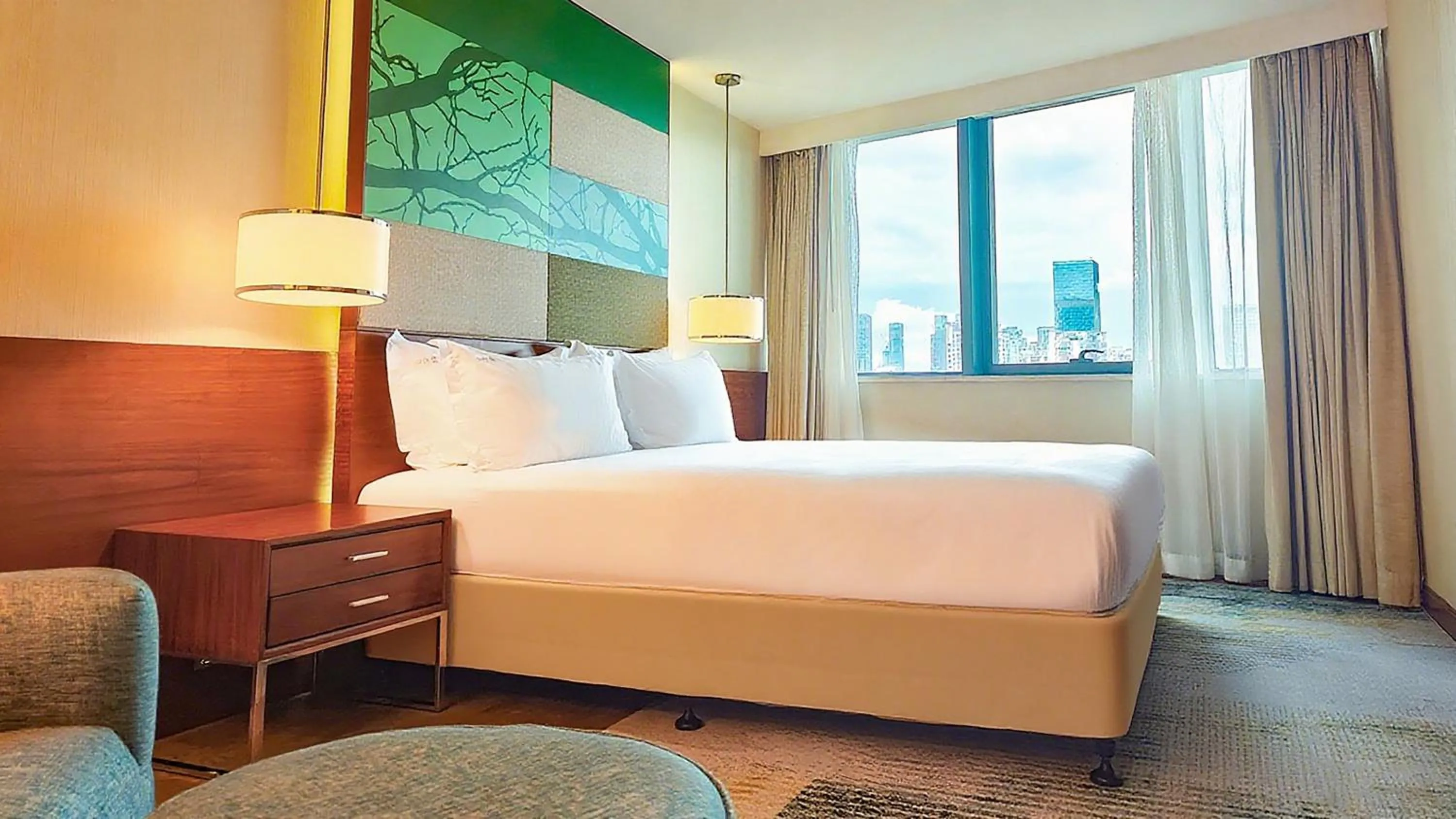 Bed in Holiday Inn Shenzhen Donghua by IHG