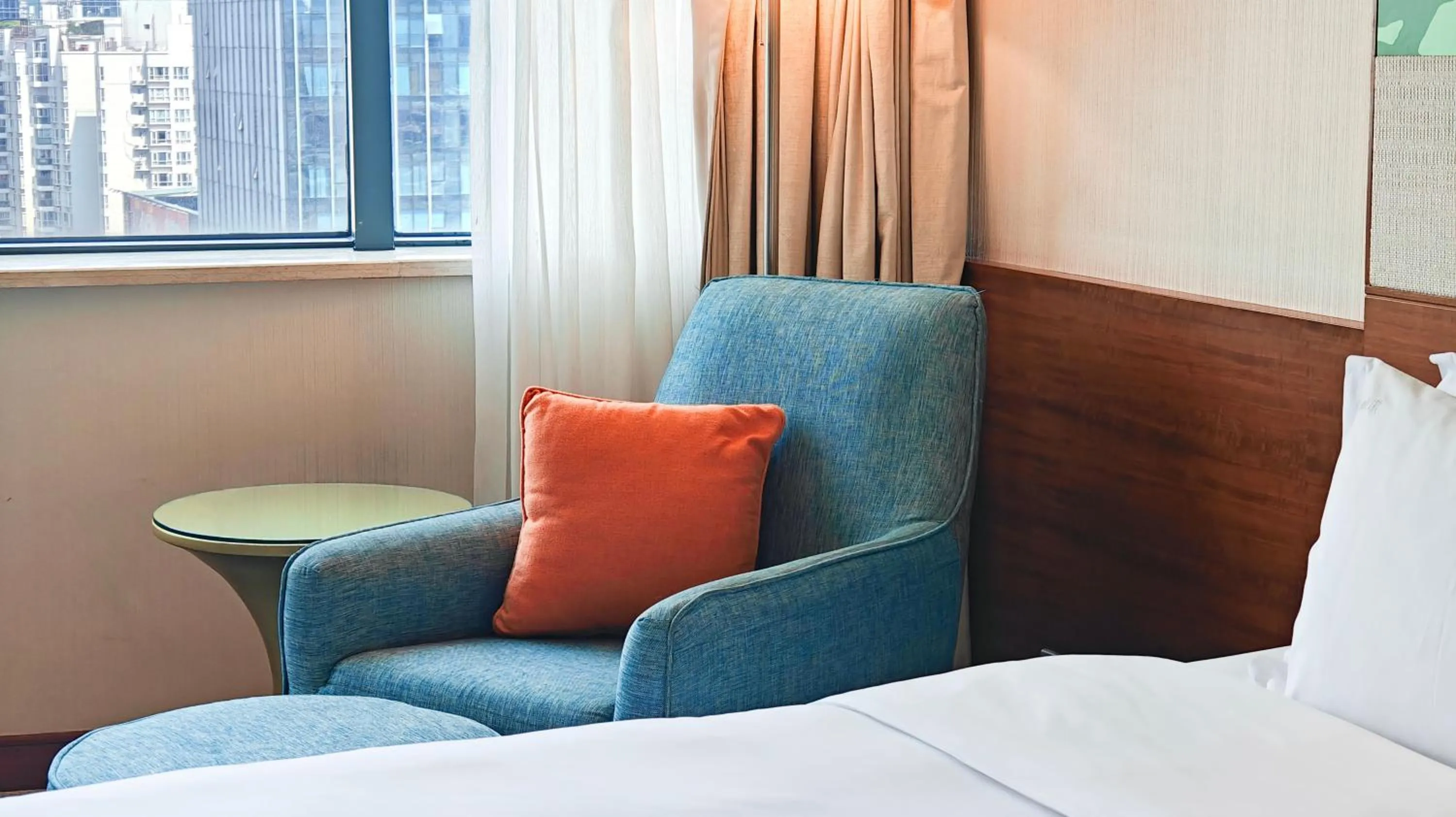 Bed in Holiday Inn Shenzhen Donghua by IHG