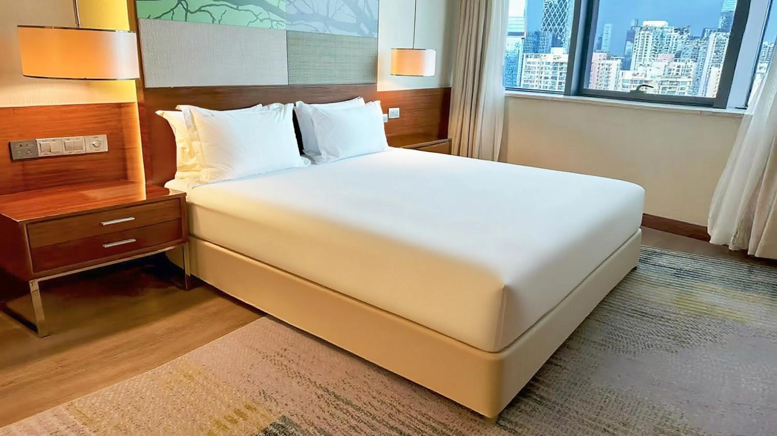 Bed in Holiday Inn Shenzhen Donghua by IHG