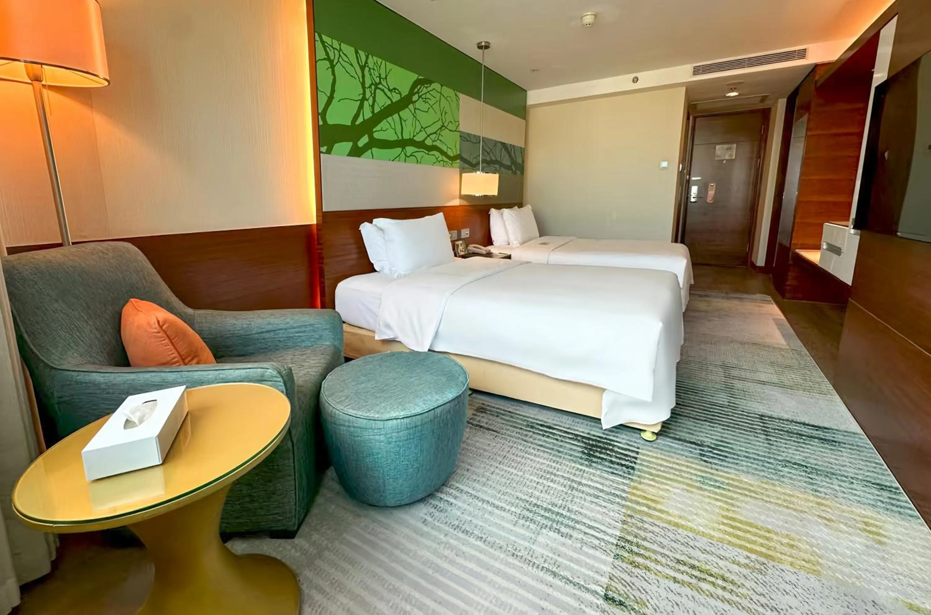 Bed in Holiday Inn Shenzhen Donghua by IHG
