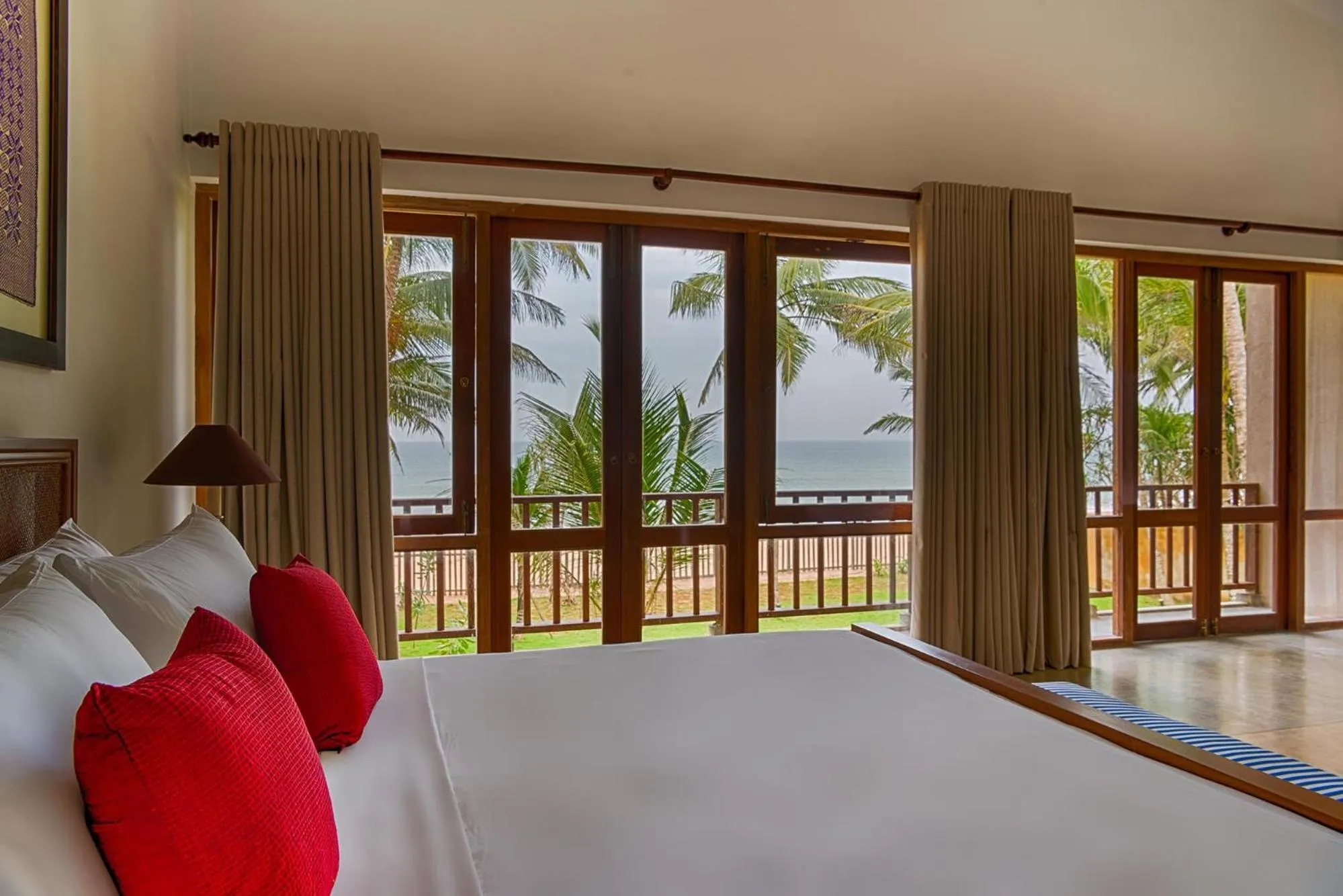 Bed in Jetwing Villa 700