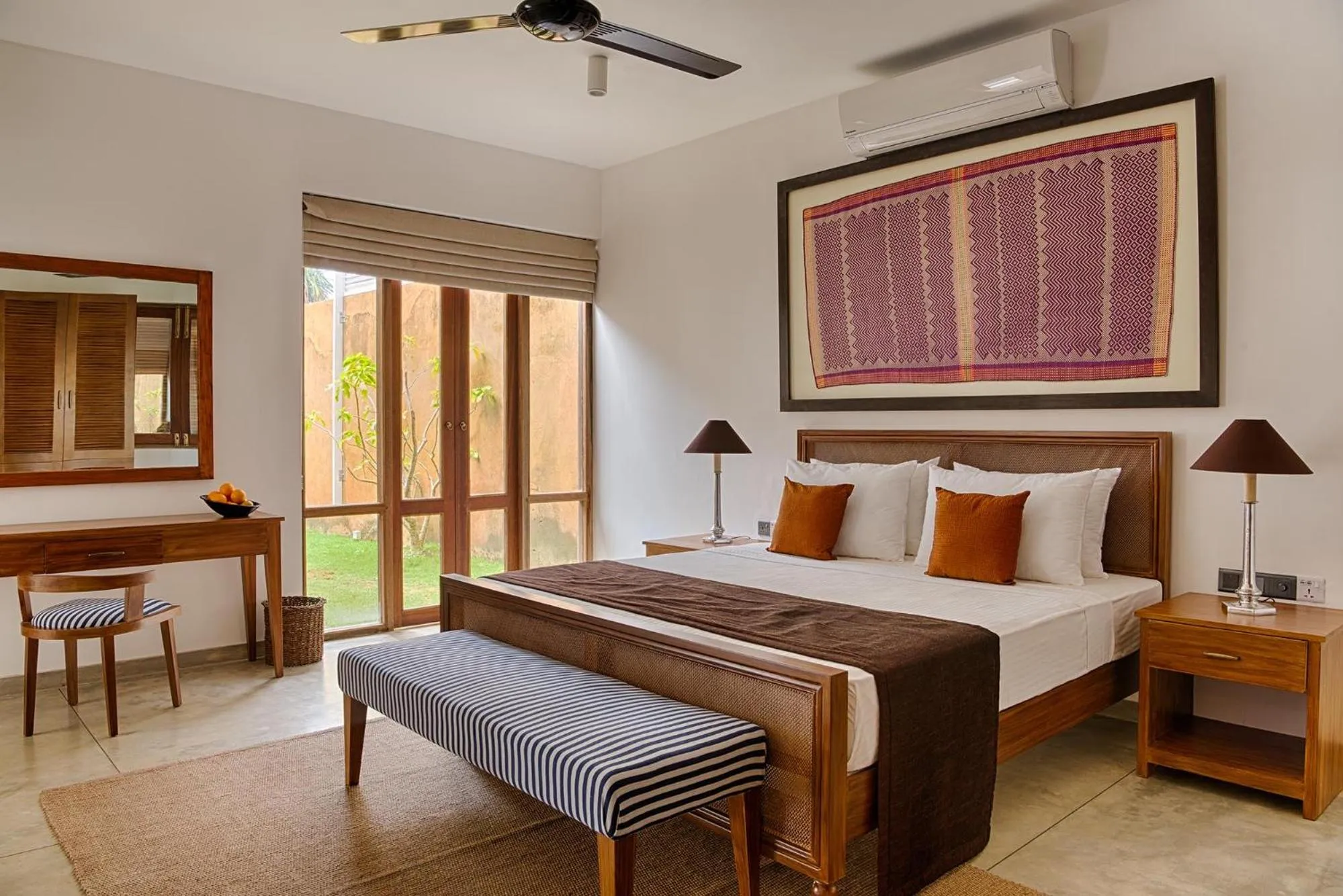 Bed in Jetwing Villa 700