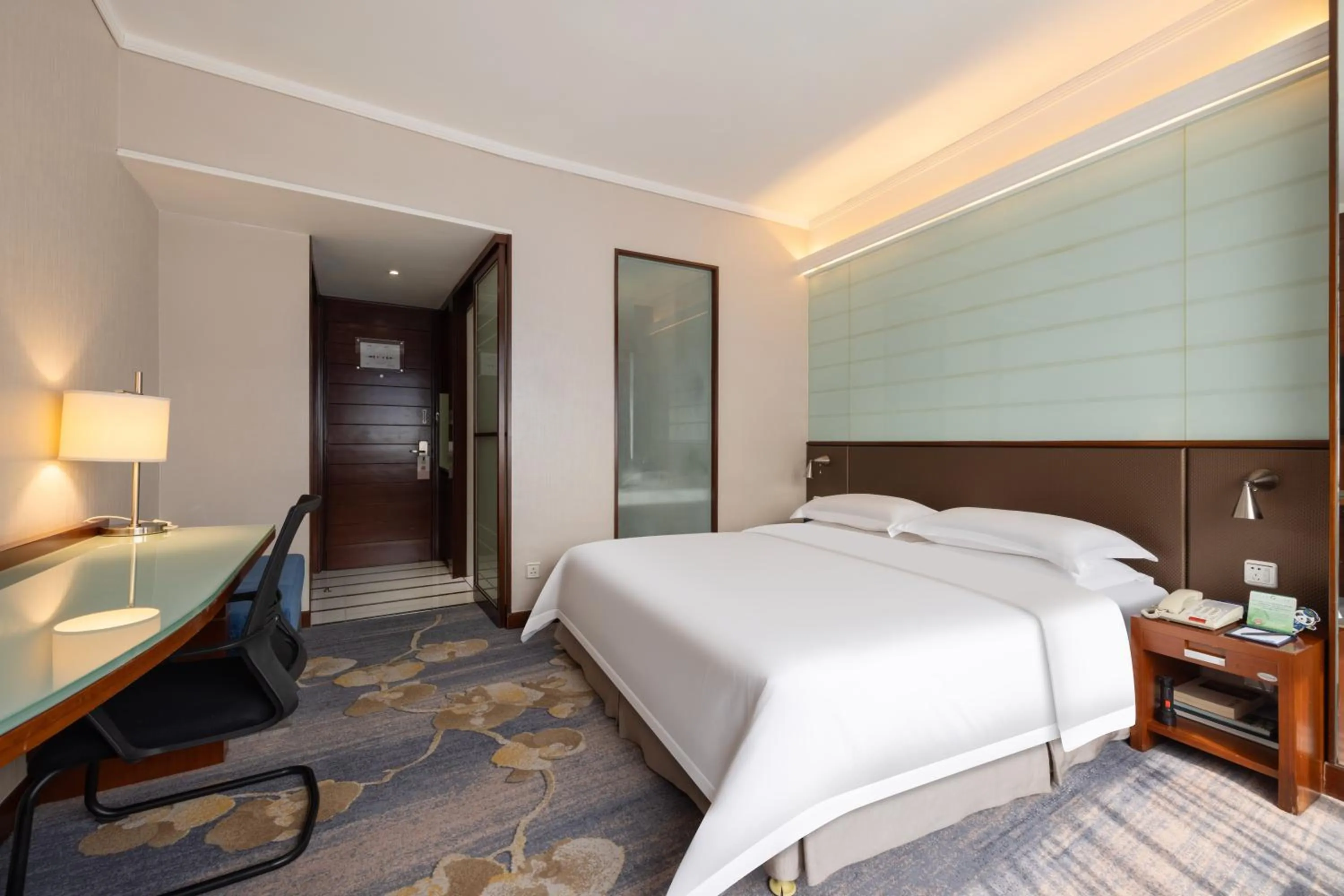 Photo of the whole room, Bed in Ocean Hotel Guangzhou