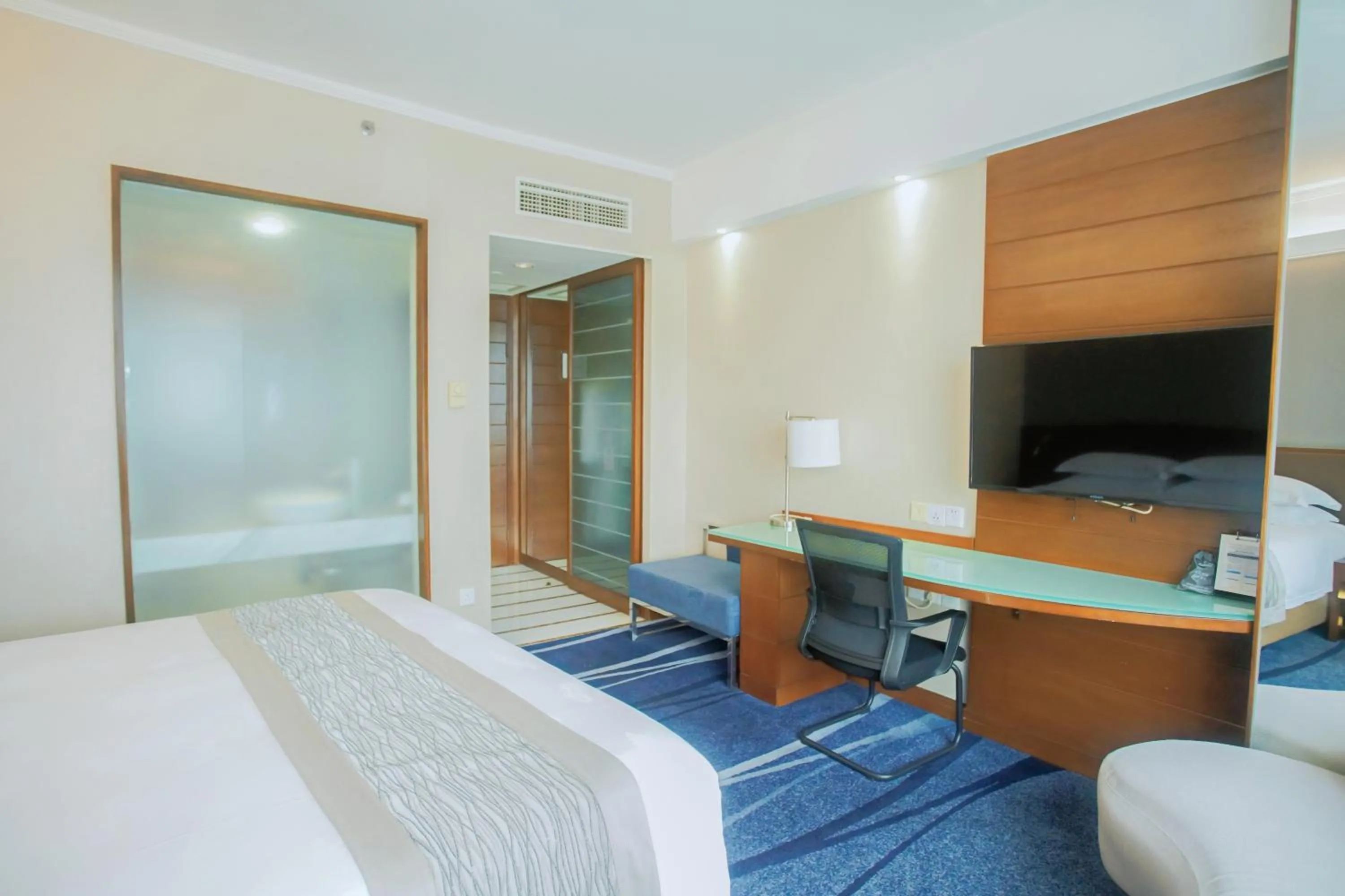 Bed in Ocean Hotel Guangzhou