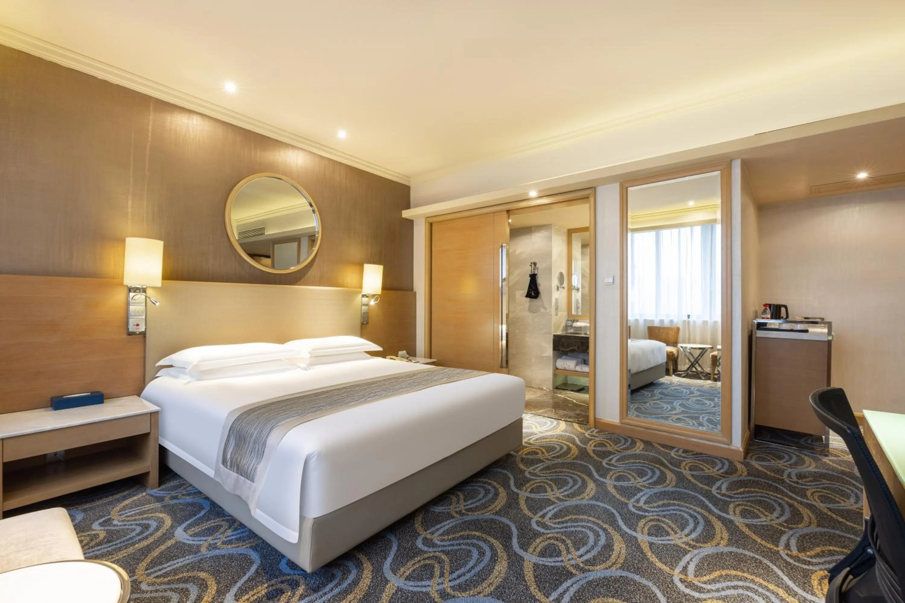 Photo of the whole room, Bed in Ocean Hotel Guangzhou