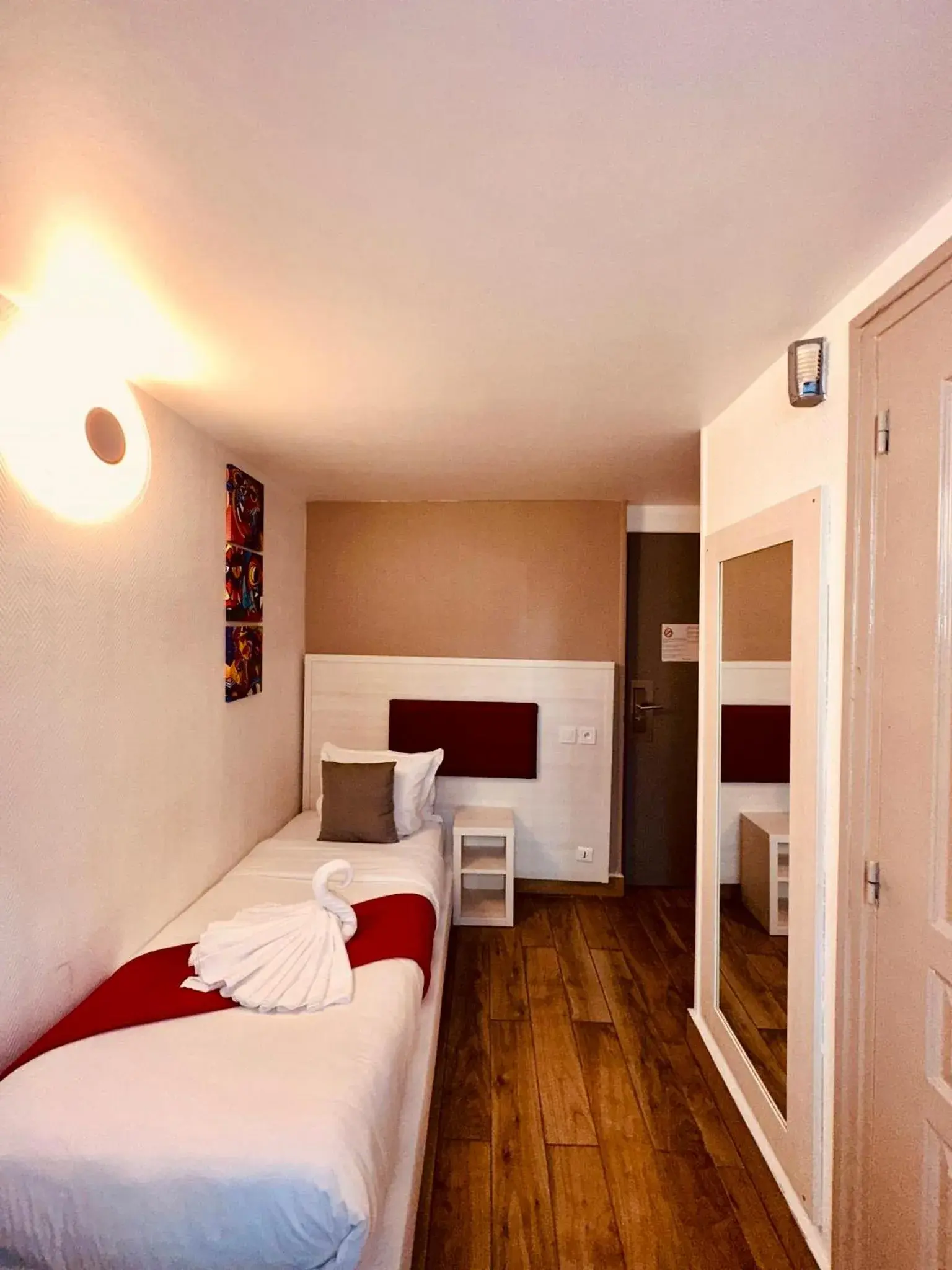 Single Room in Pavillon Opéra Lafayette Single Room in Pavillon Opéra Lafayette