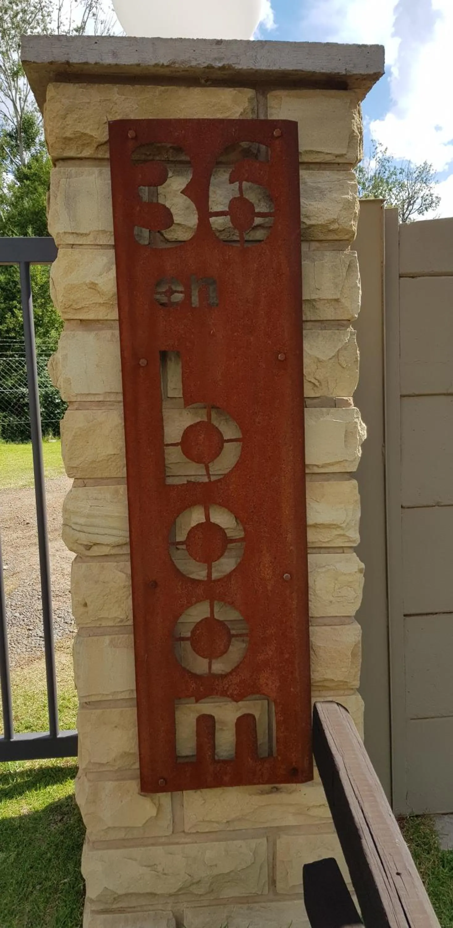 Facade/entrance in 36 On Boom B&B