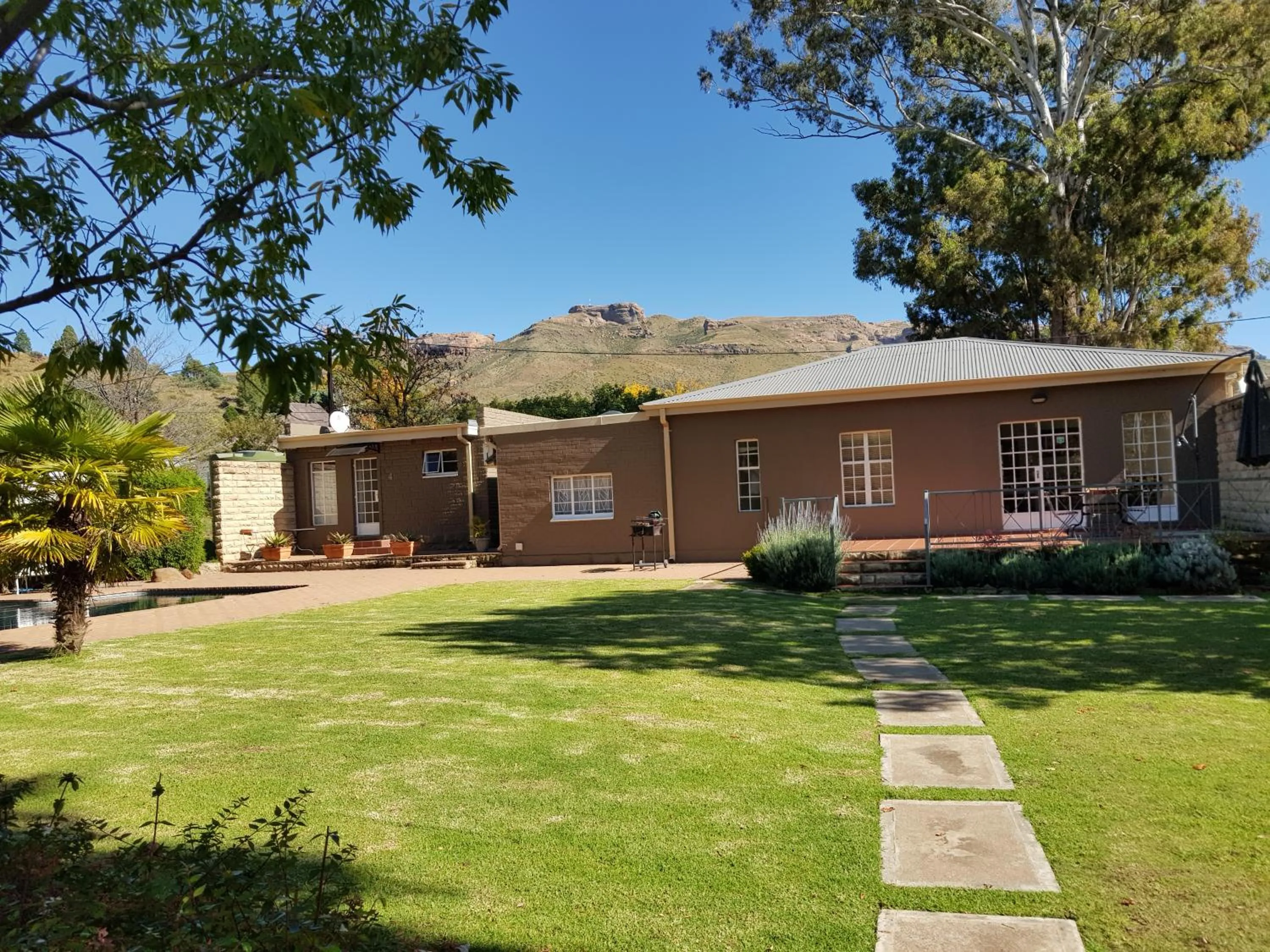 Facade/entrance in 36 On Boom B&B