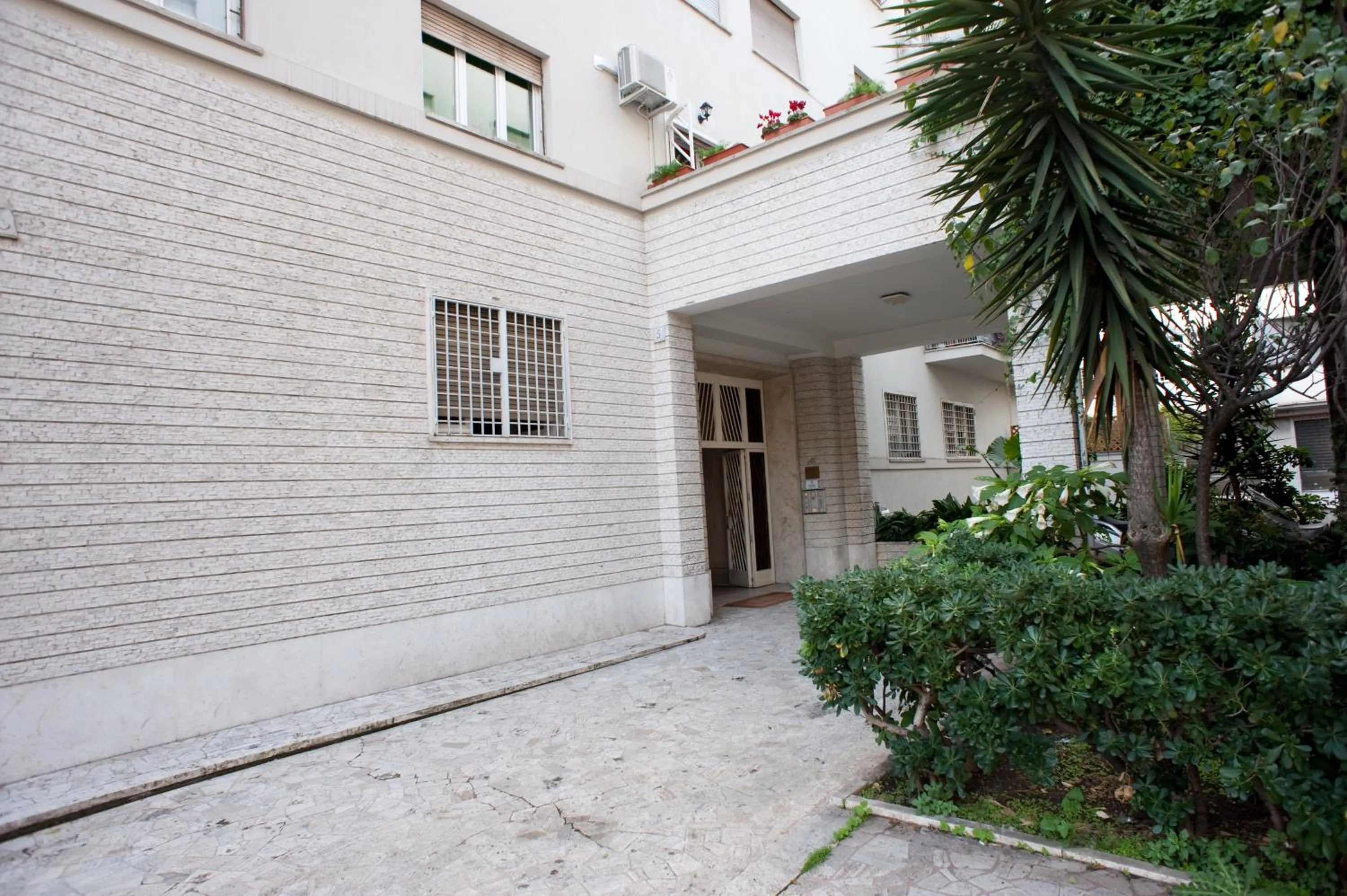 Facade/entrance in AnnoDomini