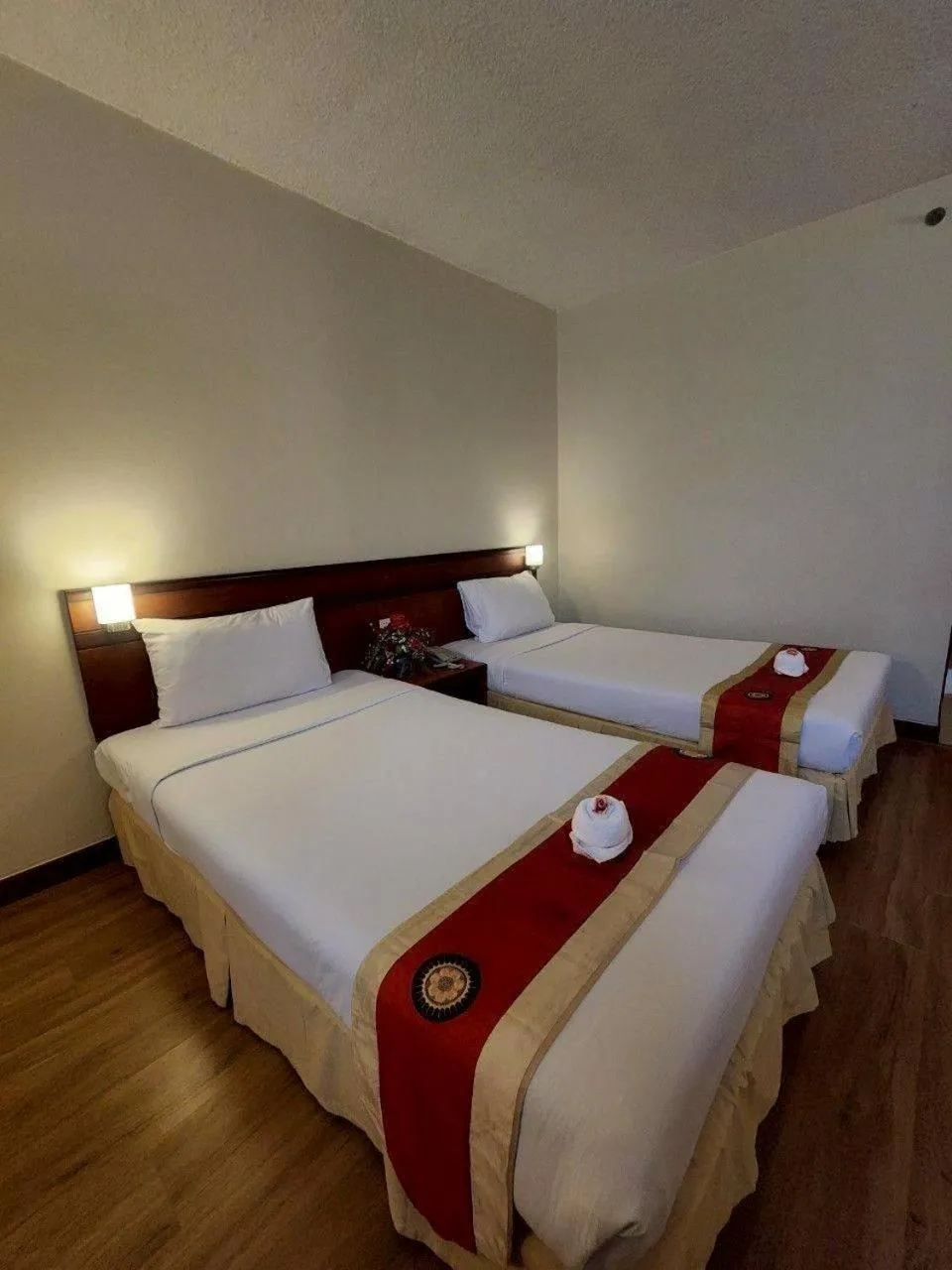 Bed in Hatyai Golden Crown Hotel