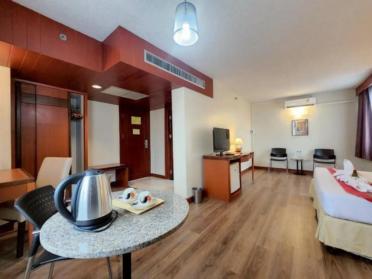 Bed in Hatyai Golden Crown Hotel