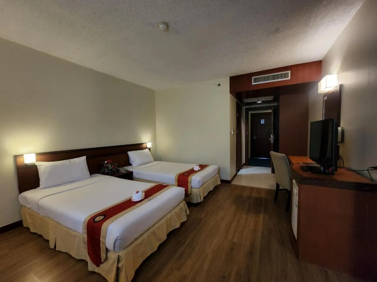 Bed in Hatyai Golden Crown Hotel