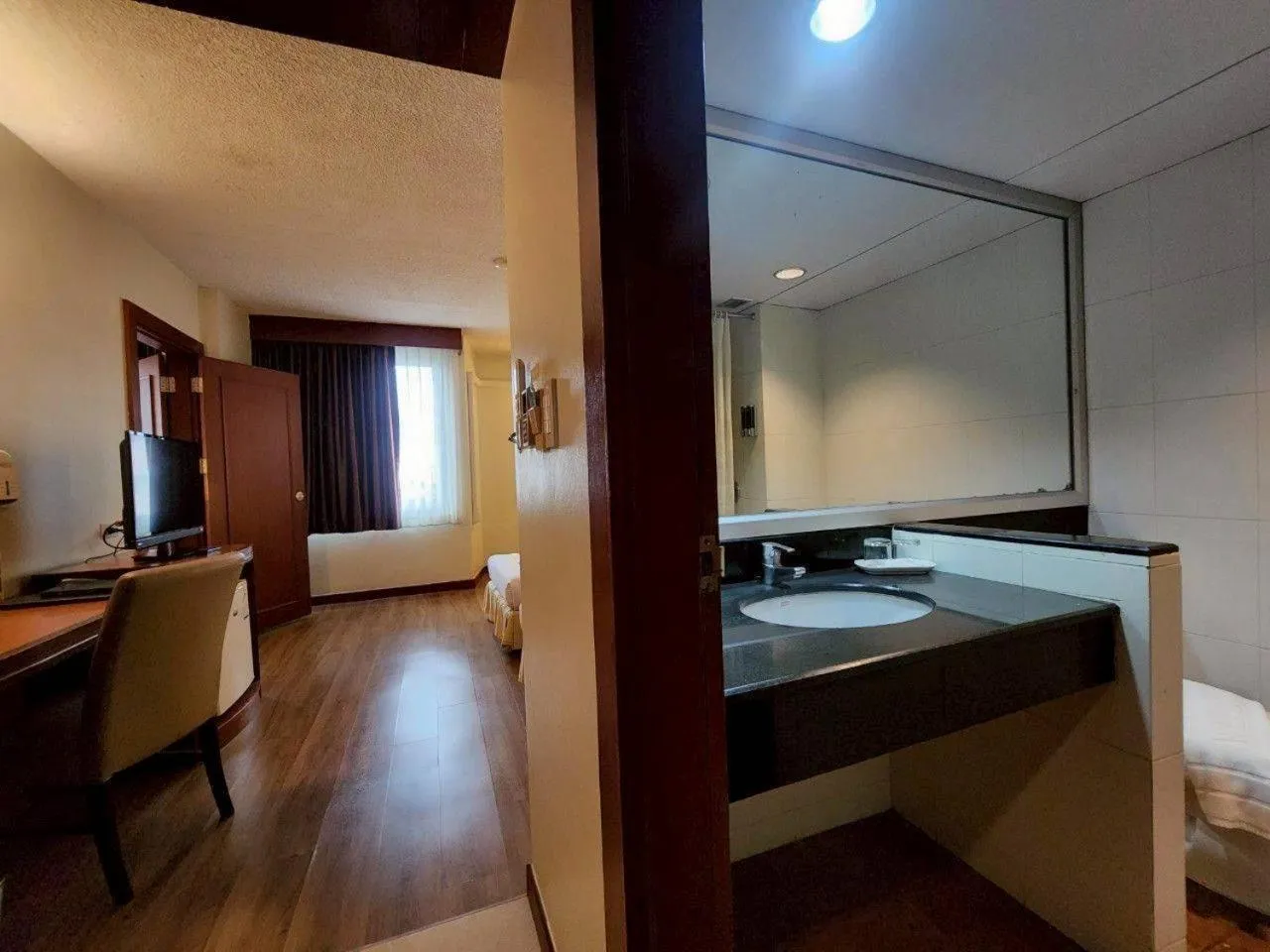 Bed in Hatyai Golden Crown Hotel