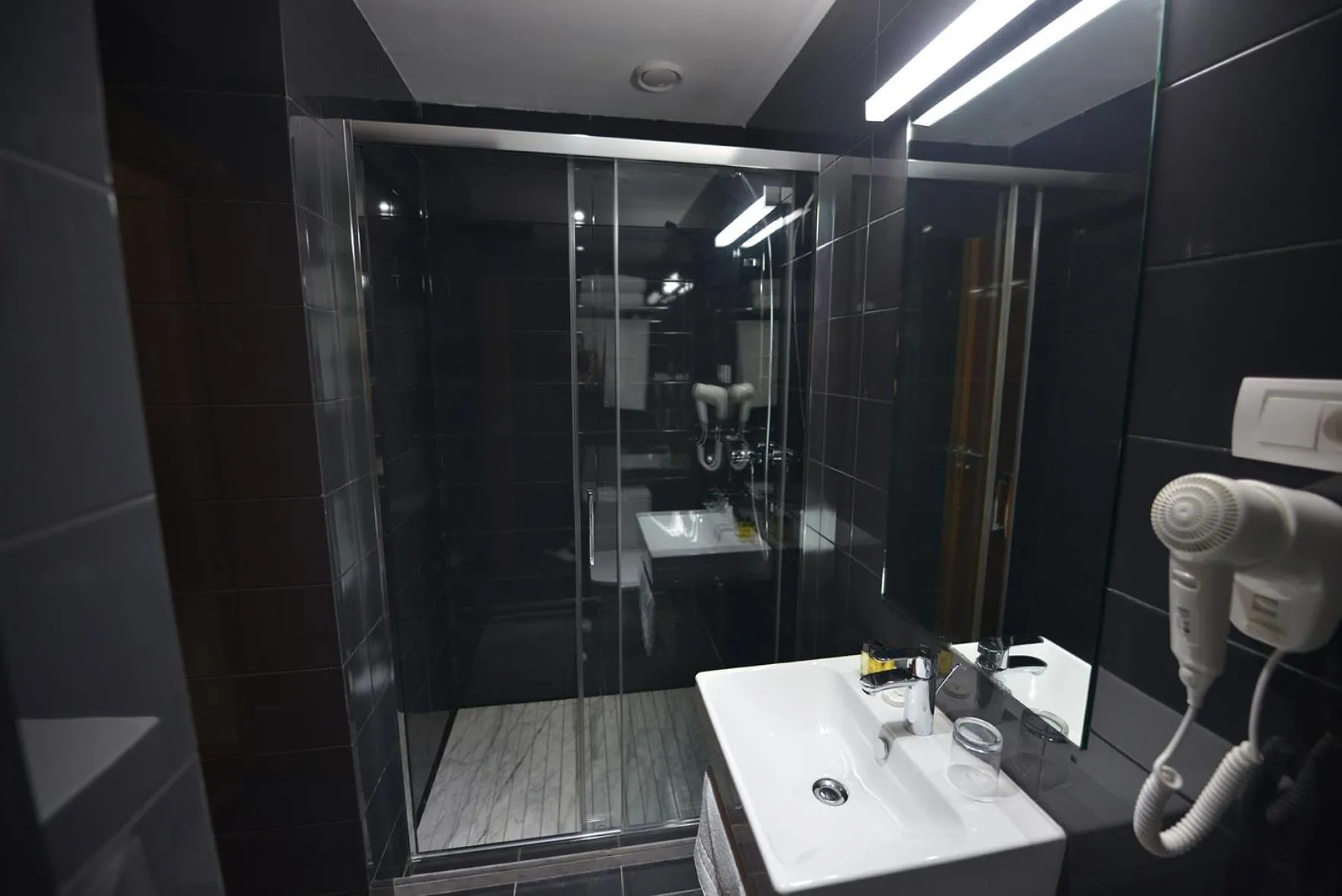 Shower in Annakhil Hotel