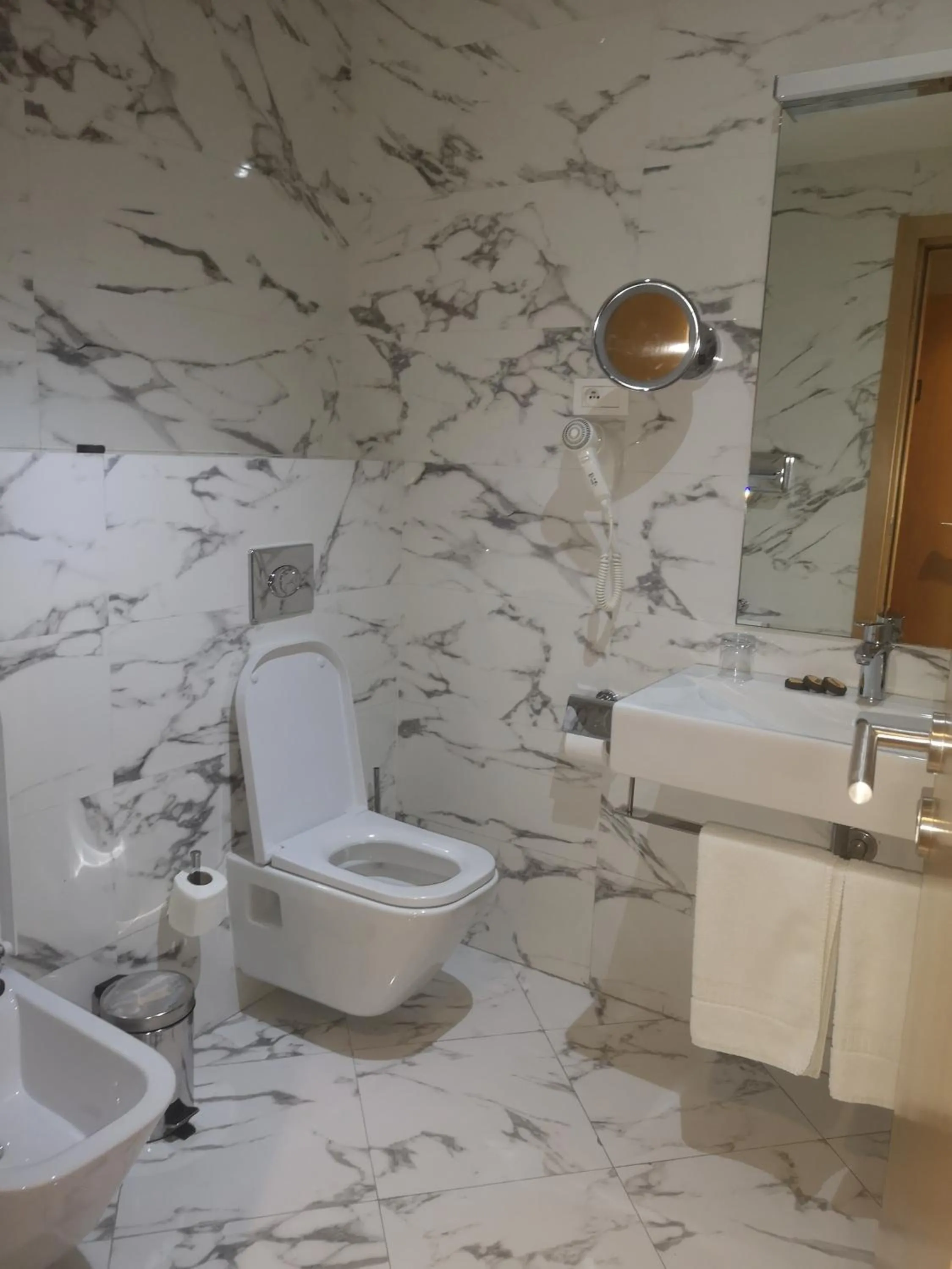 Shower in Annakhil Hotel