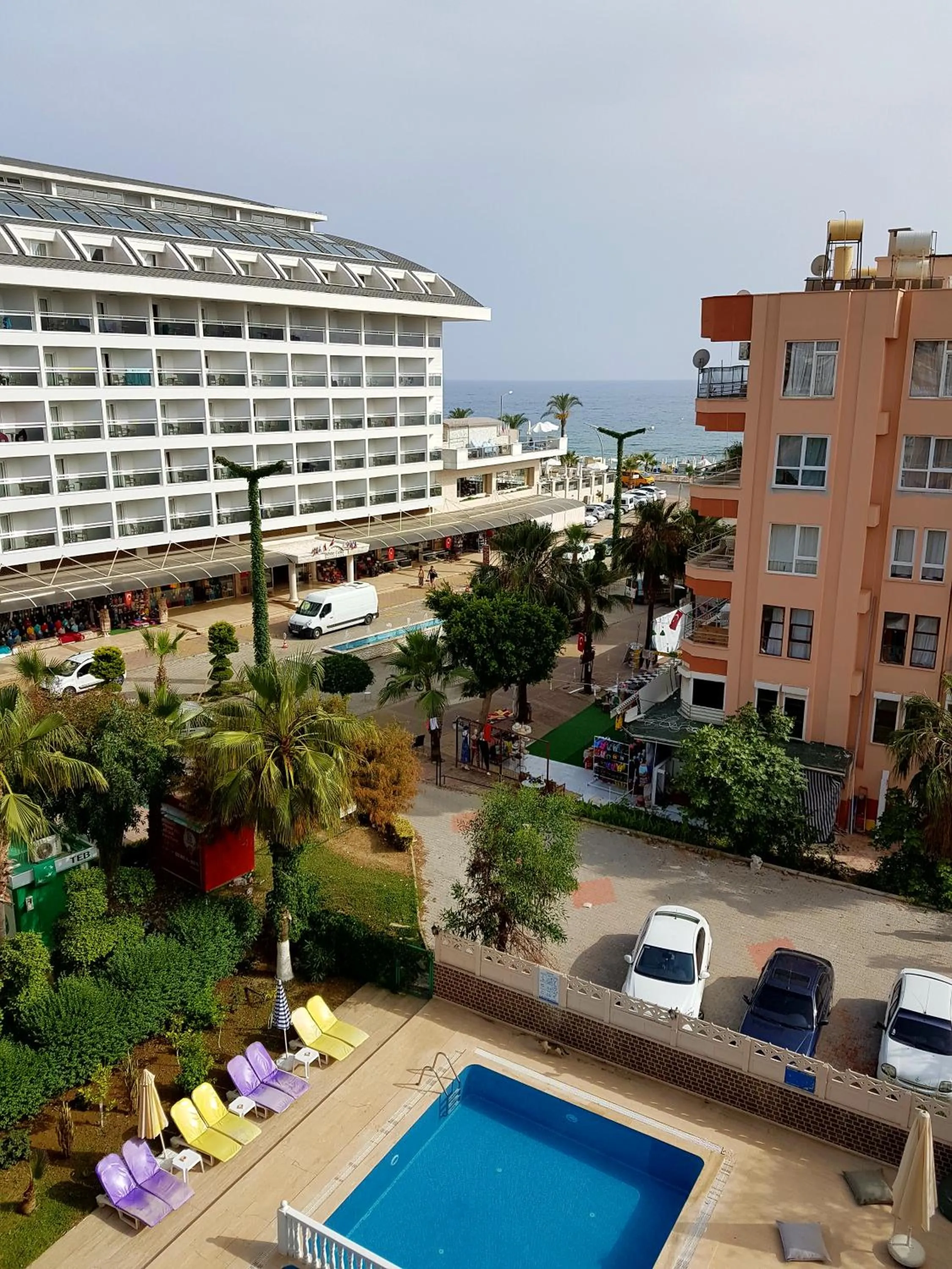Pool view in Palmen Apart Hotel