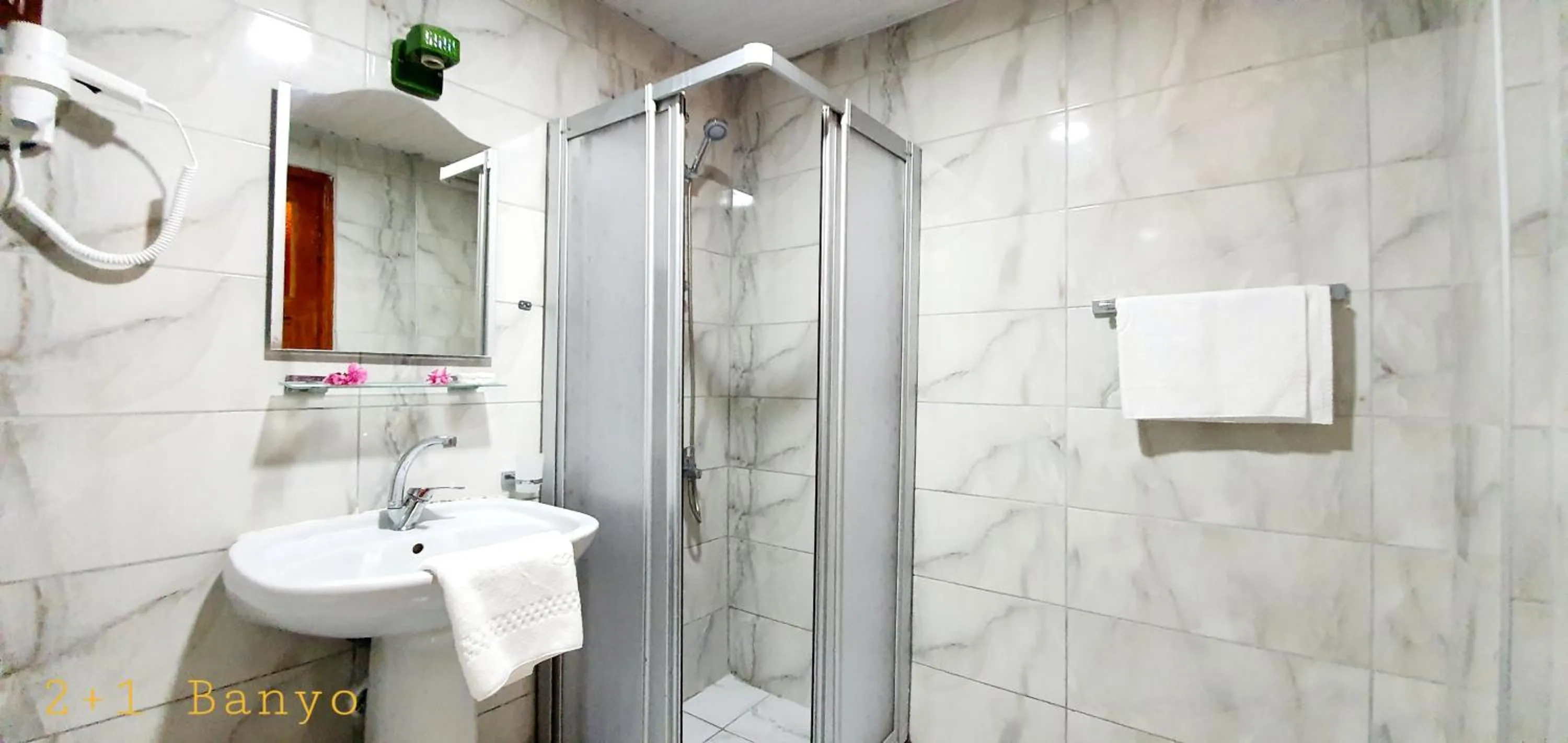 Bathroom in Palmen Apart Hotel