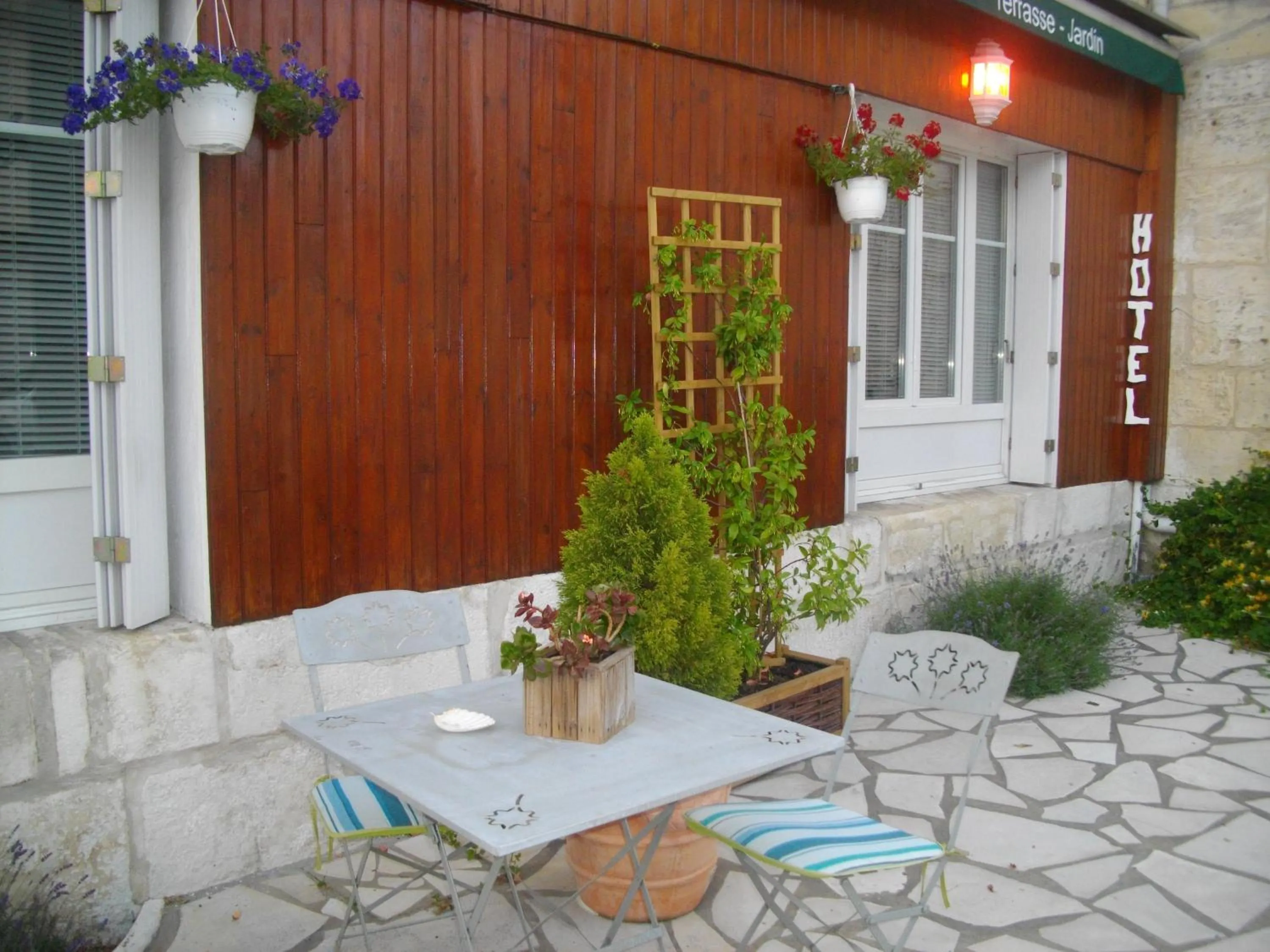 Facade/entrance in Le Parisien