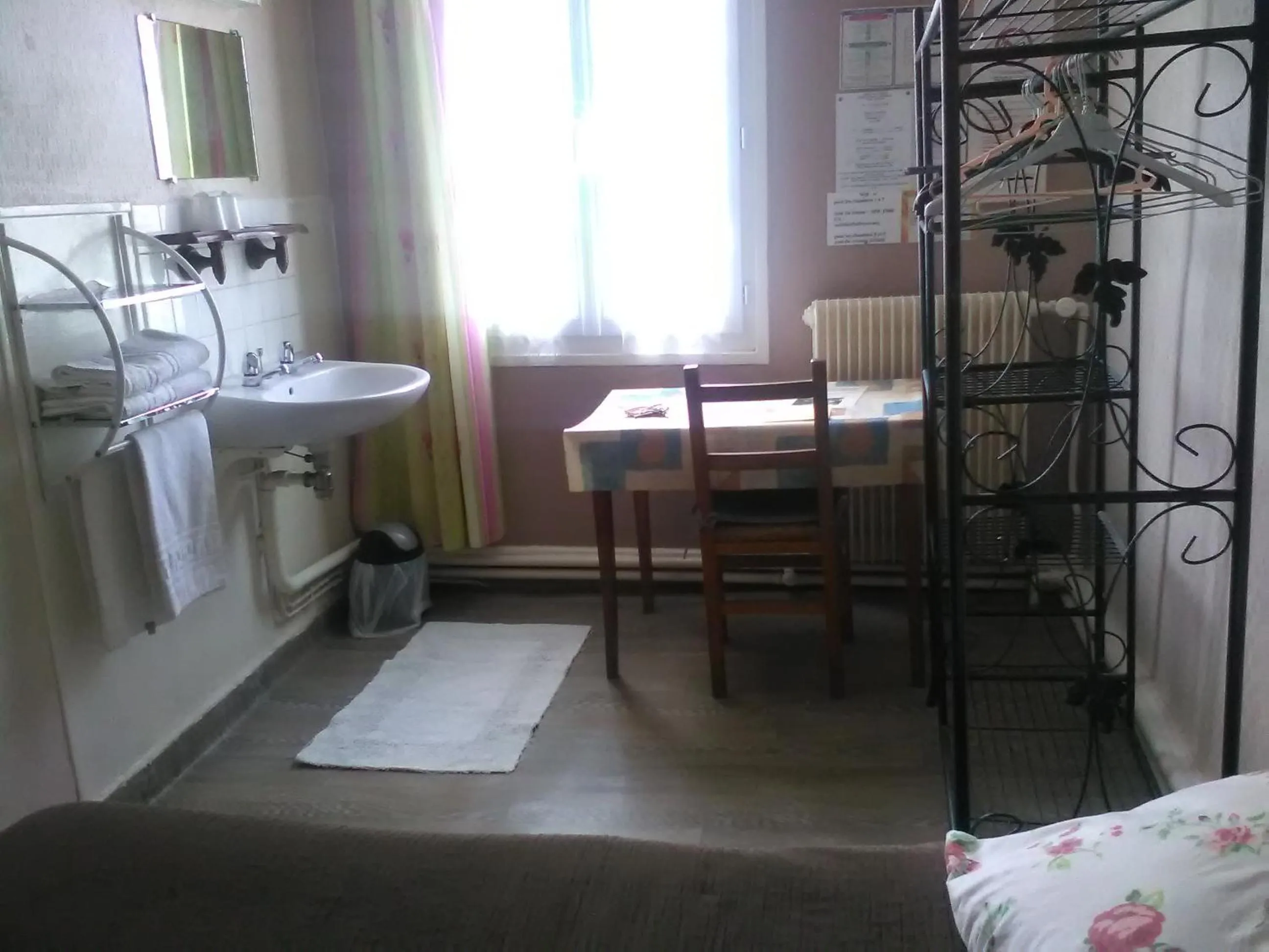 Bedroom, Bed in Le Parisien