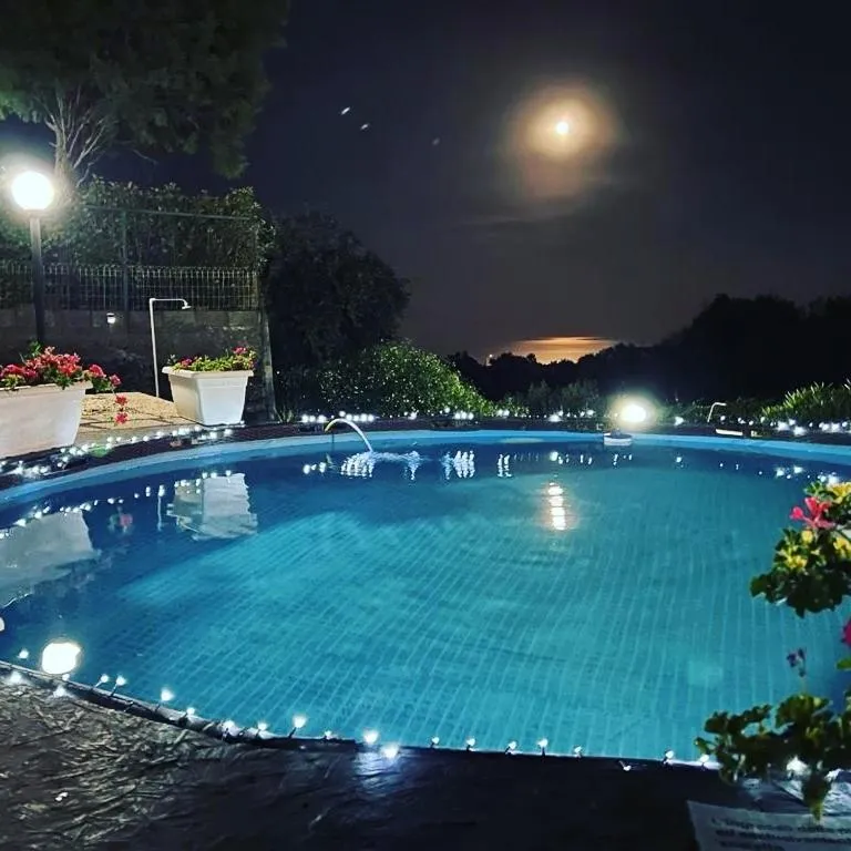 Night in B&B BOUTIQUE DI CHARME "ETNA-RELAX-NATURA"