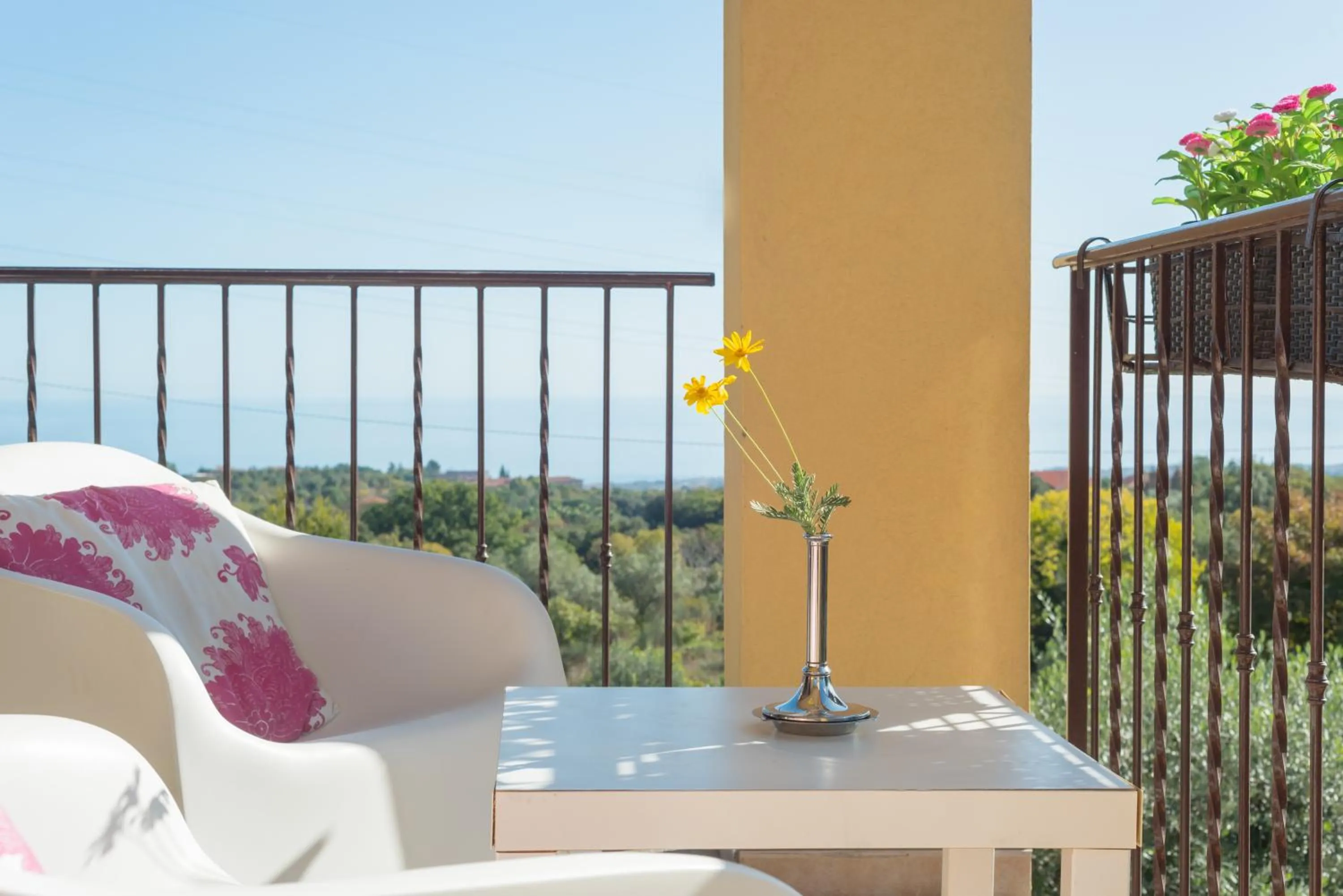 Balcony/Terrace in B&B BOUTIQUE DI CHARME "ETNA-RELAX-NATURA"