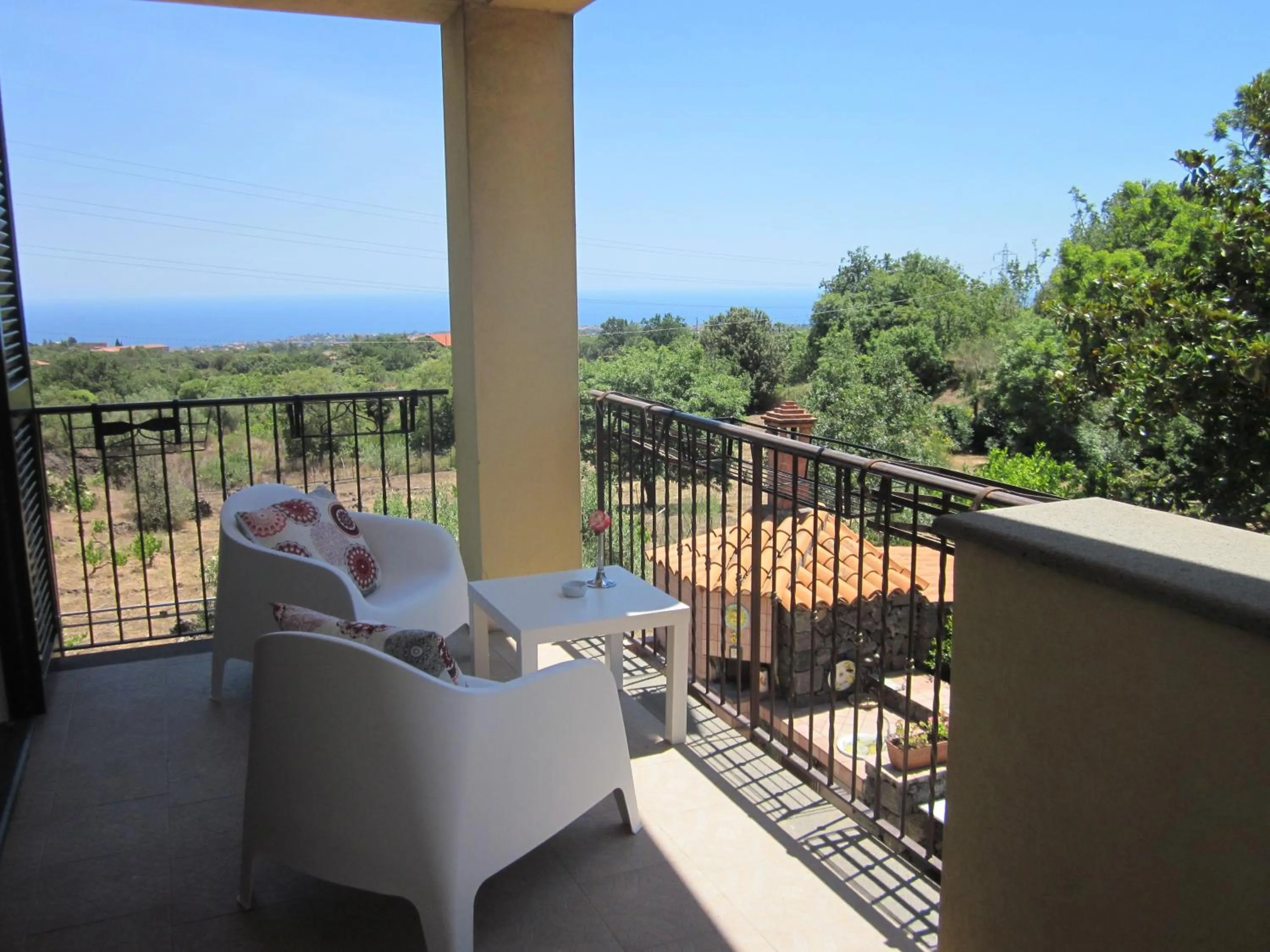 Balcony/Terrace in B&B BOUTIQUE DI CHARME "ETNA-RELAX-NATURA"