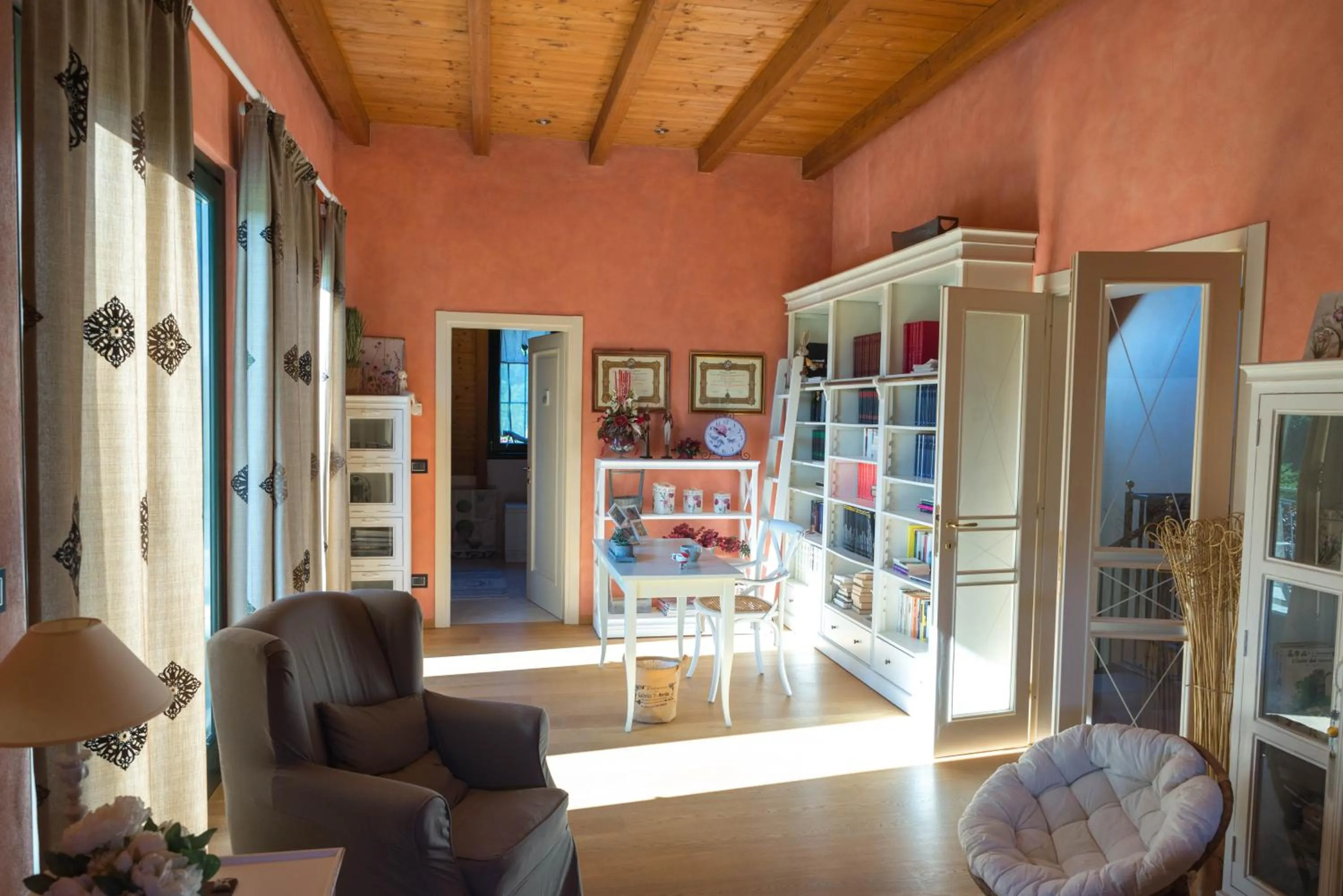 Communal lounge/ TV room in B&B La Provenzale