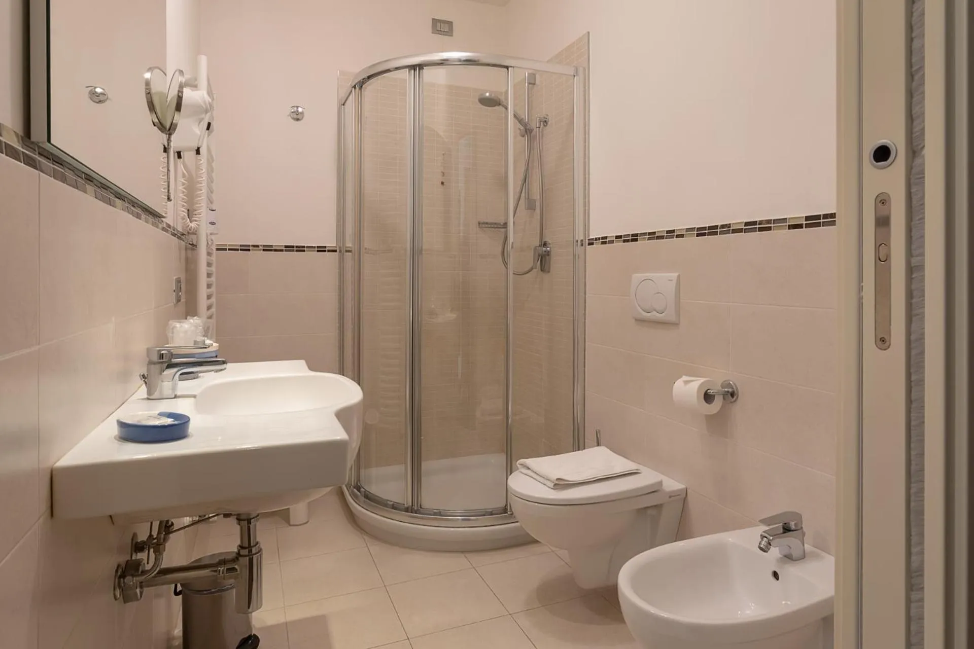 Bathroom in Gimmi Hotel