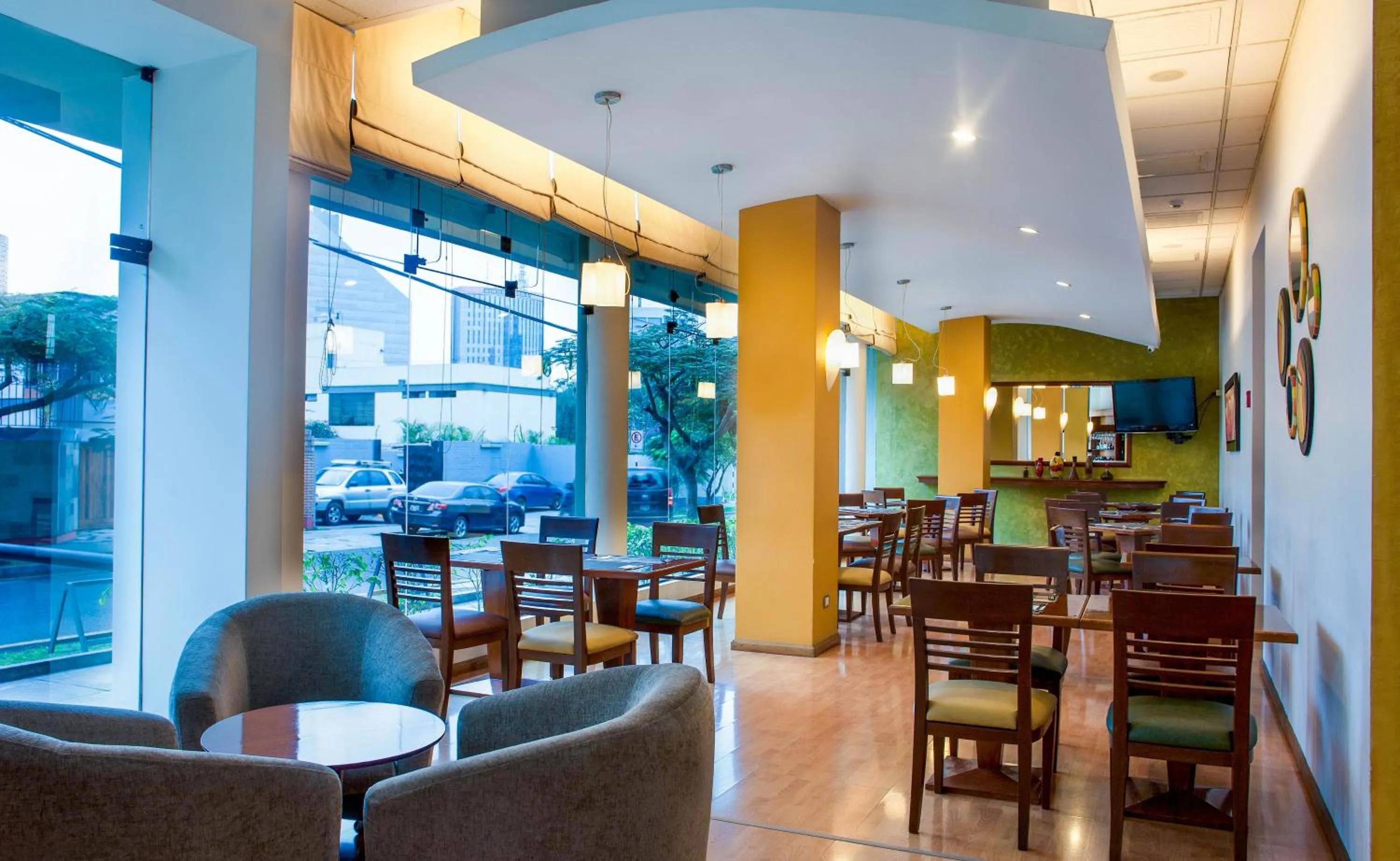 Restaurant/places to eat in Del Prado Hotel