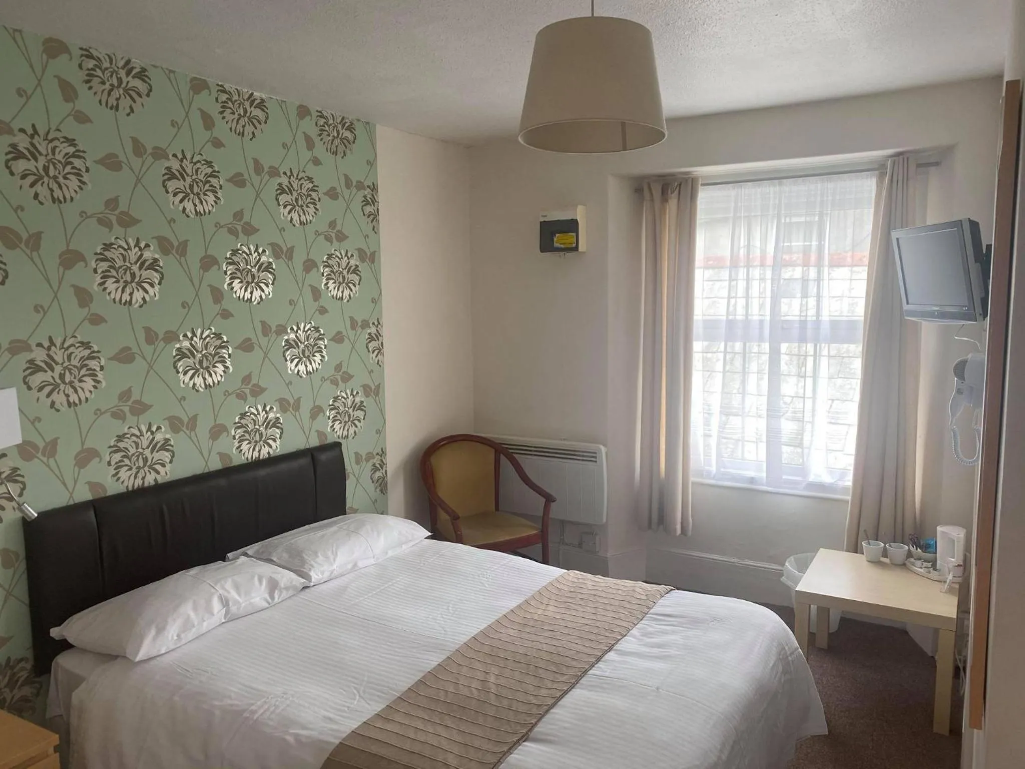 Property building, Bed in The White Hart Hotel